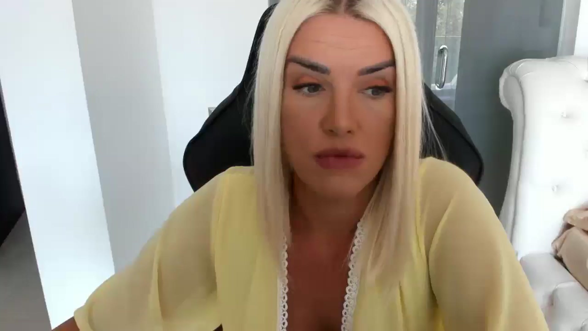 Gallery image thumbnail from Allesia_'s myfreecams stream on, 08/03/2025, 10:11 image 18 of 20