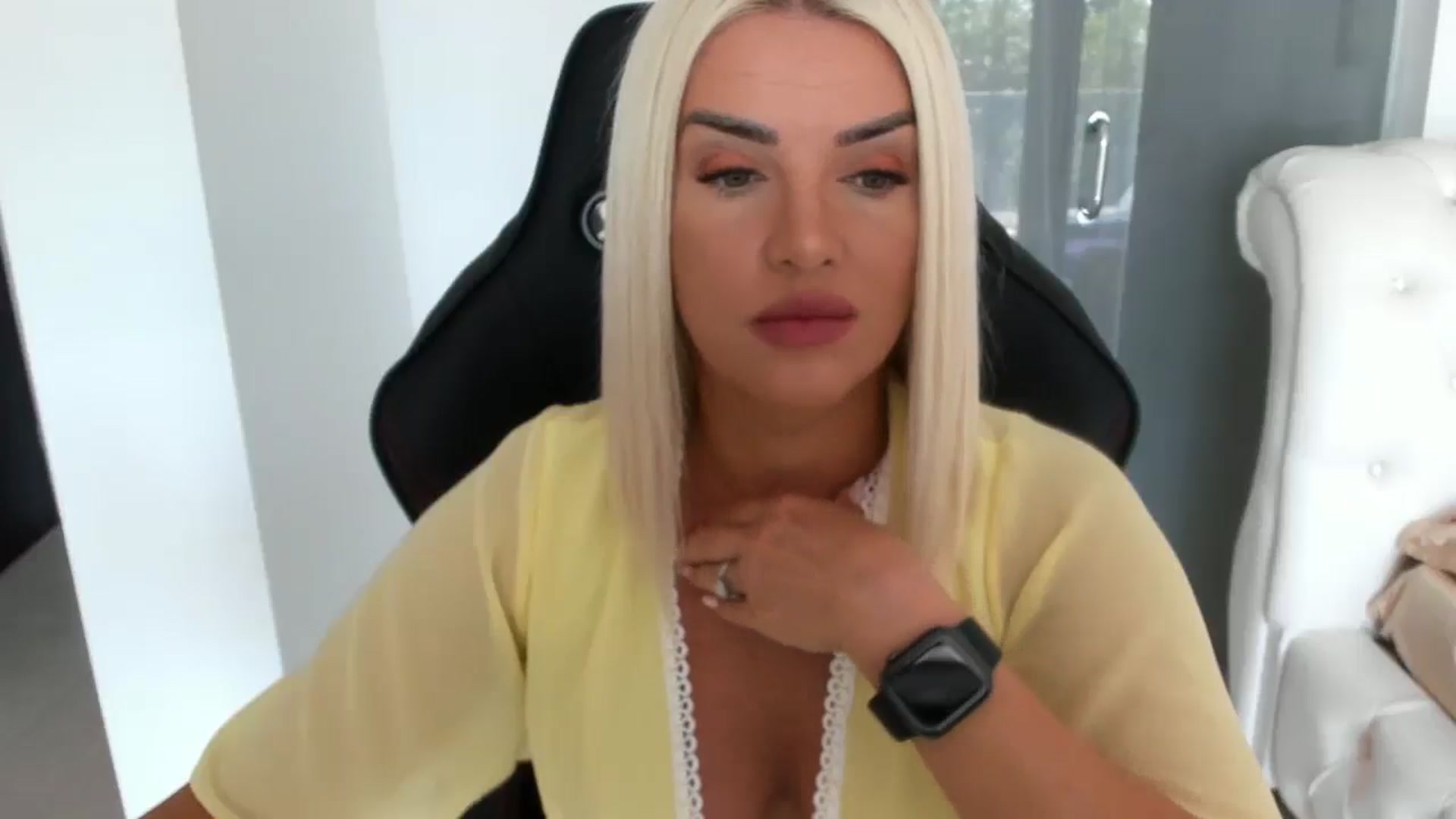 Gallery image thumbnail from Allesia_'s myfreecams stream on, 08/03/2025, 10:11 image 6 of 20