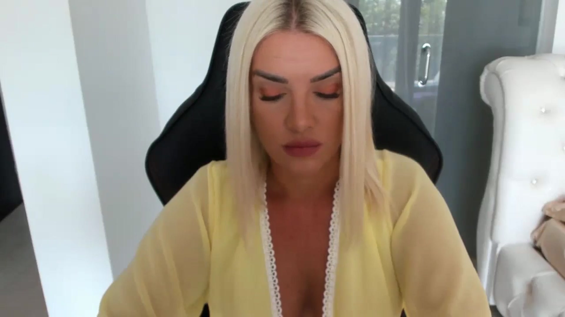 Gallery image thumbnail from Allesia_'s myfreecams stream on, 08/03/2025, 10:11 image 7 of 20