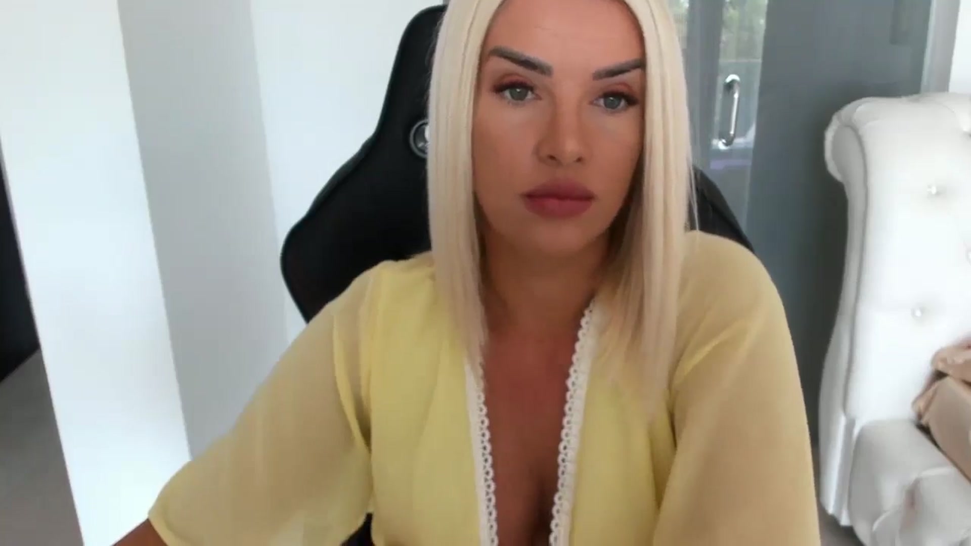 Gallery image thumbnail from Allesia_'s myfreecams stream on, 08/03/2025, 10:11 image 4 of 20