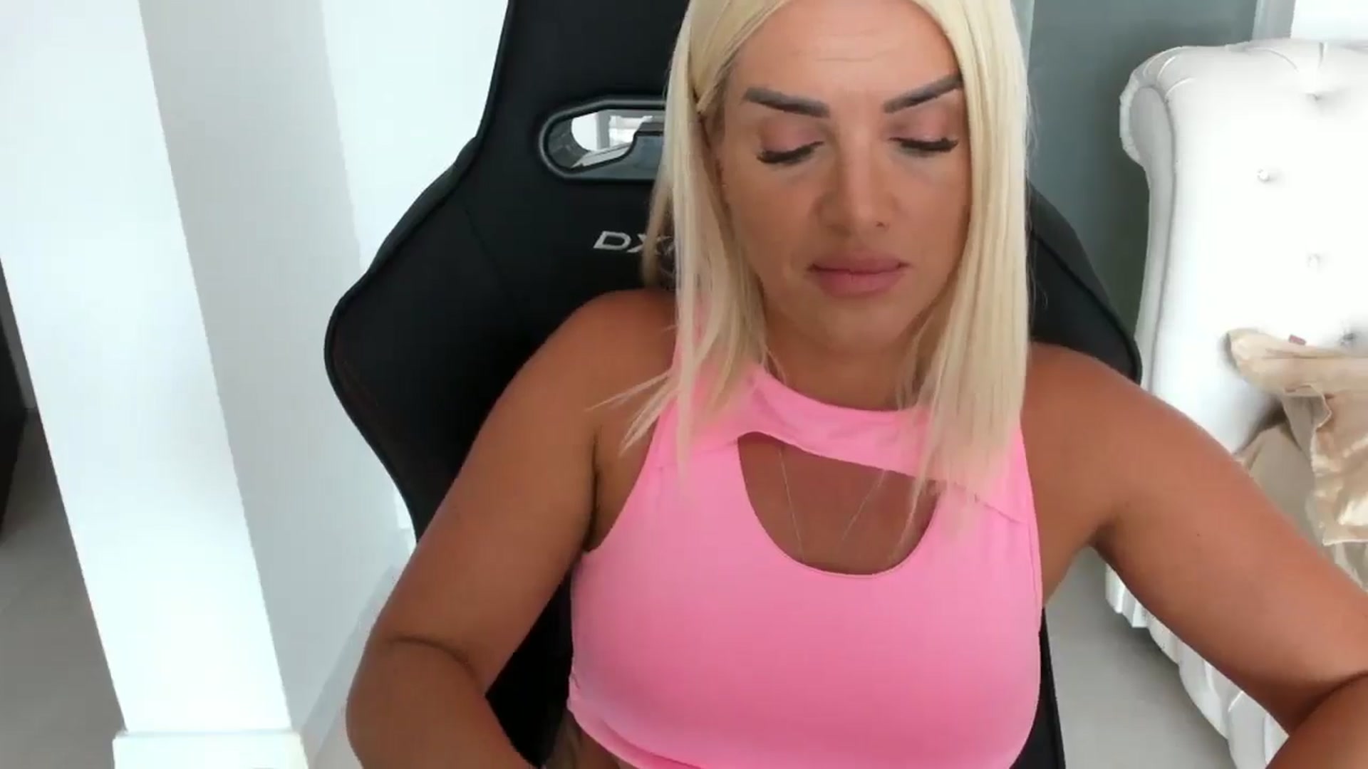 Gallery image thumbnail from Allesia_'s myfreecams stream on, 08/05/2025, 10:24 image 11 of 20