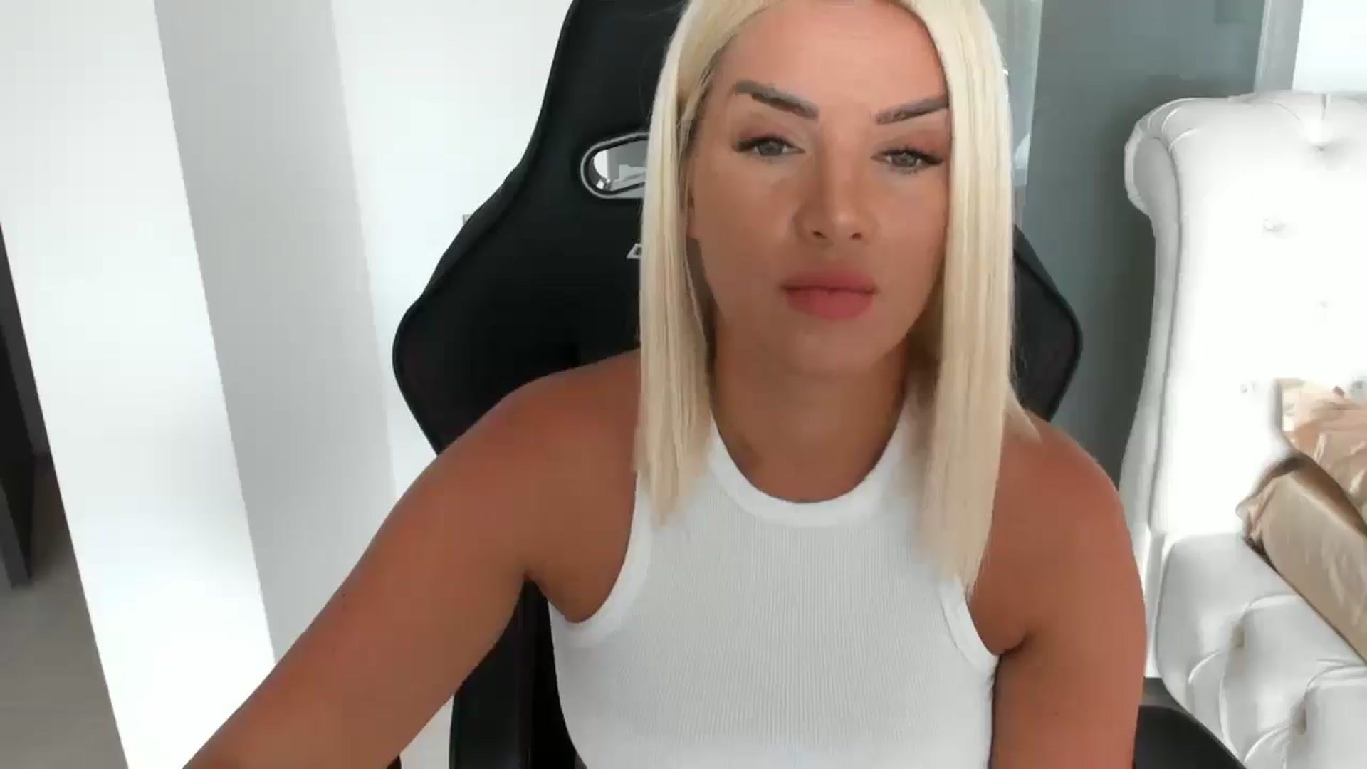 Gallery image thumbnail from Allesia_'s myfreecams stream on, 08/18/2025, 10:18 image 19 of 20