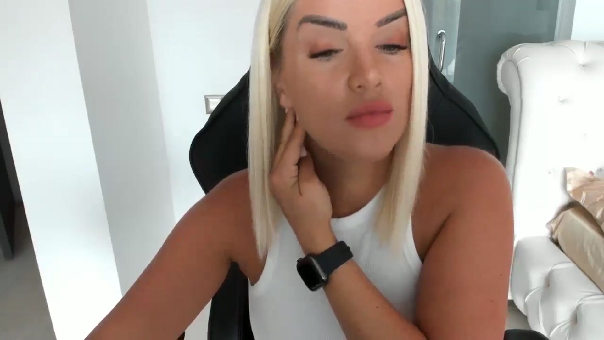 Gallery image thumbnail from Allesia_'s myfreecams stream on, 08/18/2025, 10:18 image 11 of 20