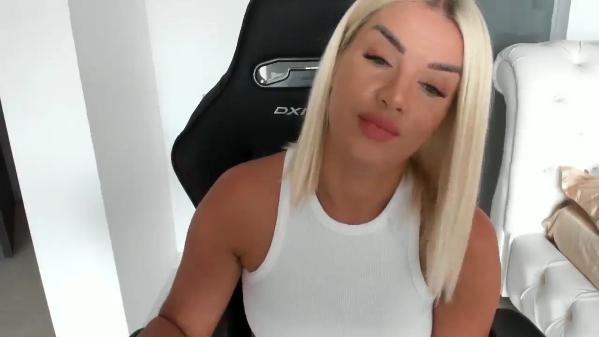 Gallery image thumbnail from Allesia_'s myfreecams stream on, 08/18/2025, 10:18 image 18 of 20