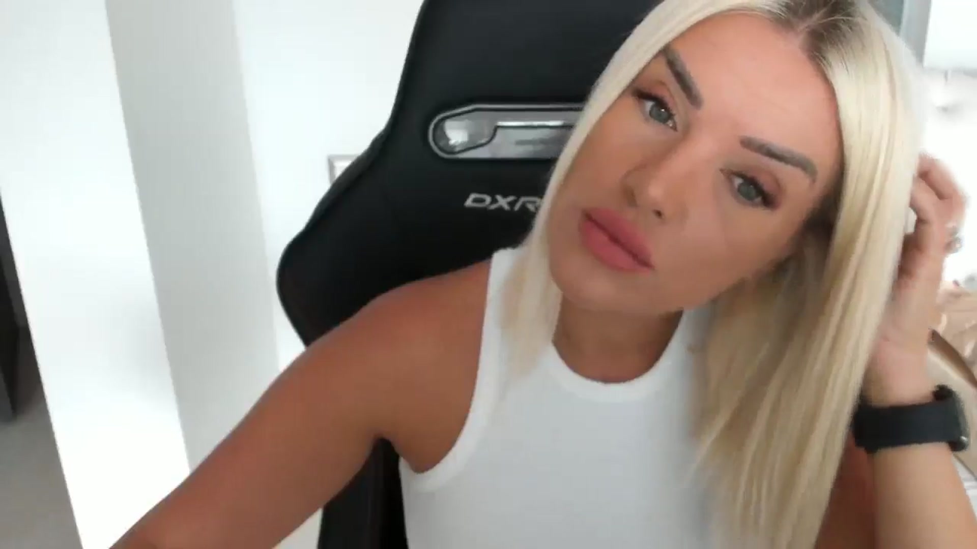 Gallery image thumbnail from Allesia_'s myfreecams stream on, 08/18/2025, 10:18 image 2 of 20