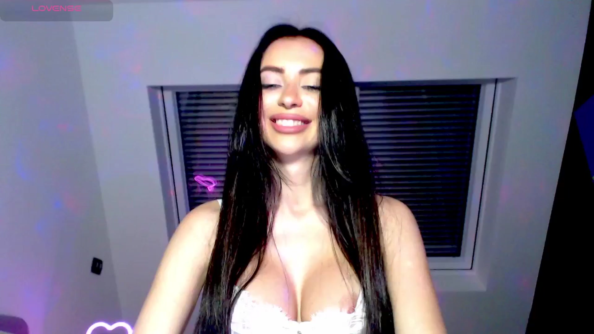 Gallery image thumbnail from AlliBday's myfreecams stream on, 03/03/2025, 22:12 image 12 of 20