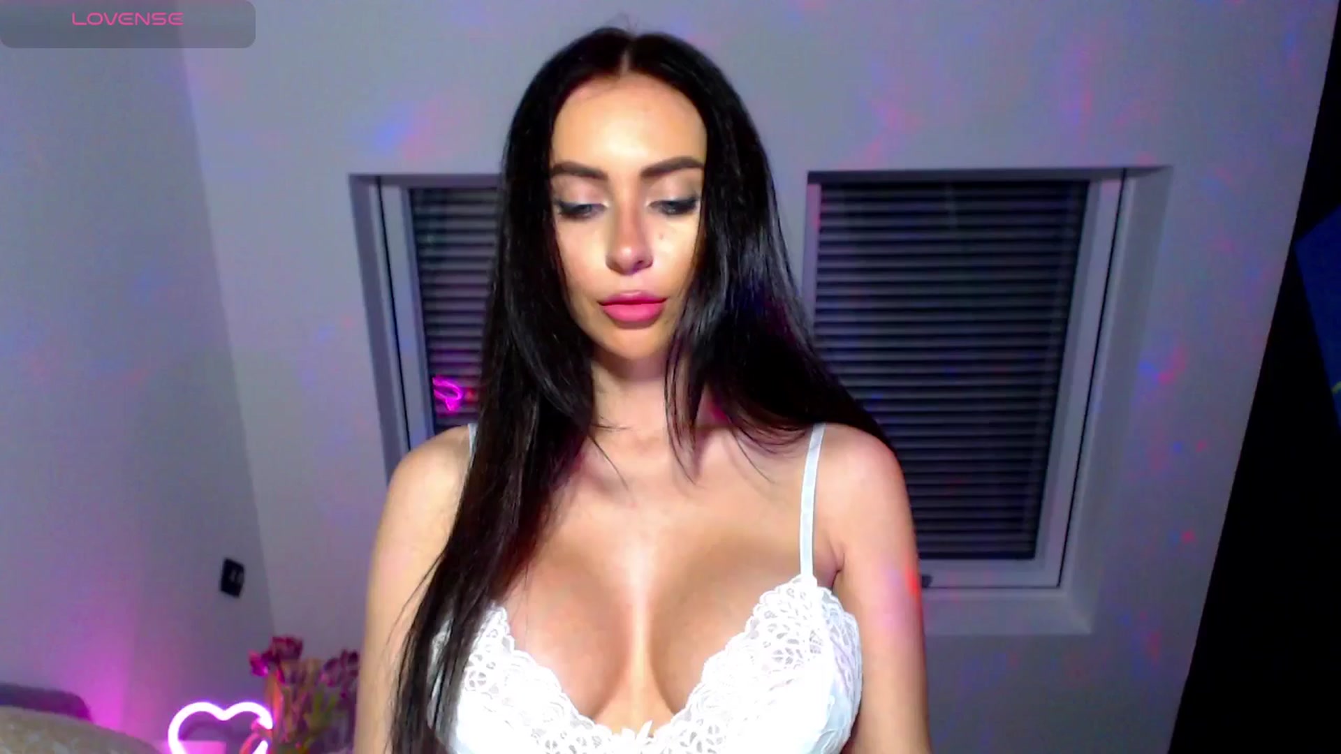 Gallery image thumbnail from AlliBday's myfreecams stream on, 03/15/2025, 24:13 image 1 of 20