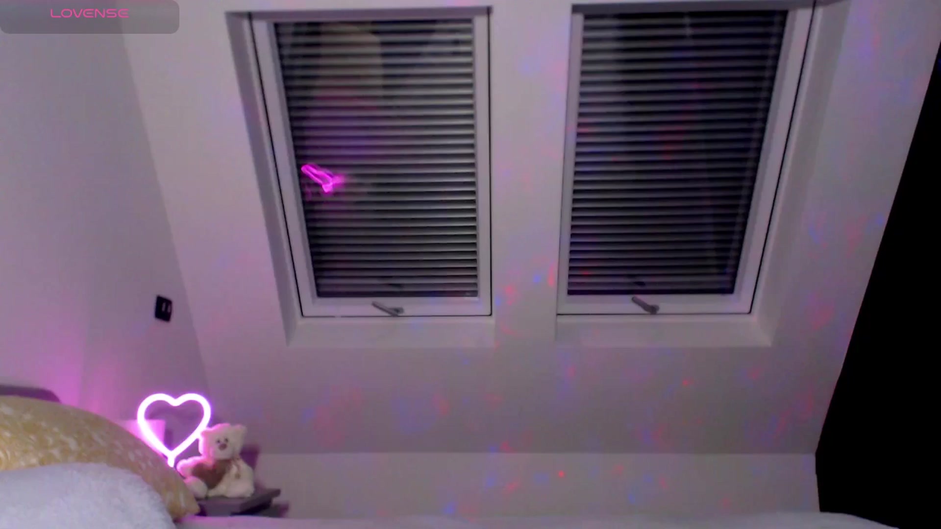 Gallery image thumbnail from AlliBday's myfreecams stream on, 03/19/2025, 23:03 image 9 of 20
