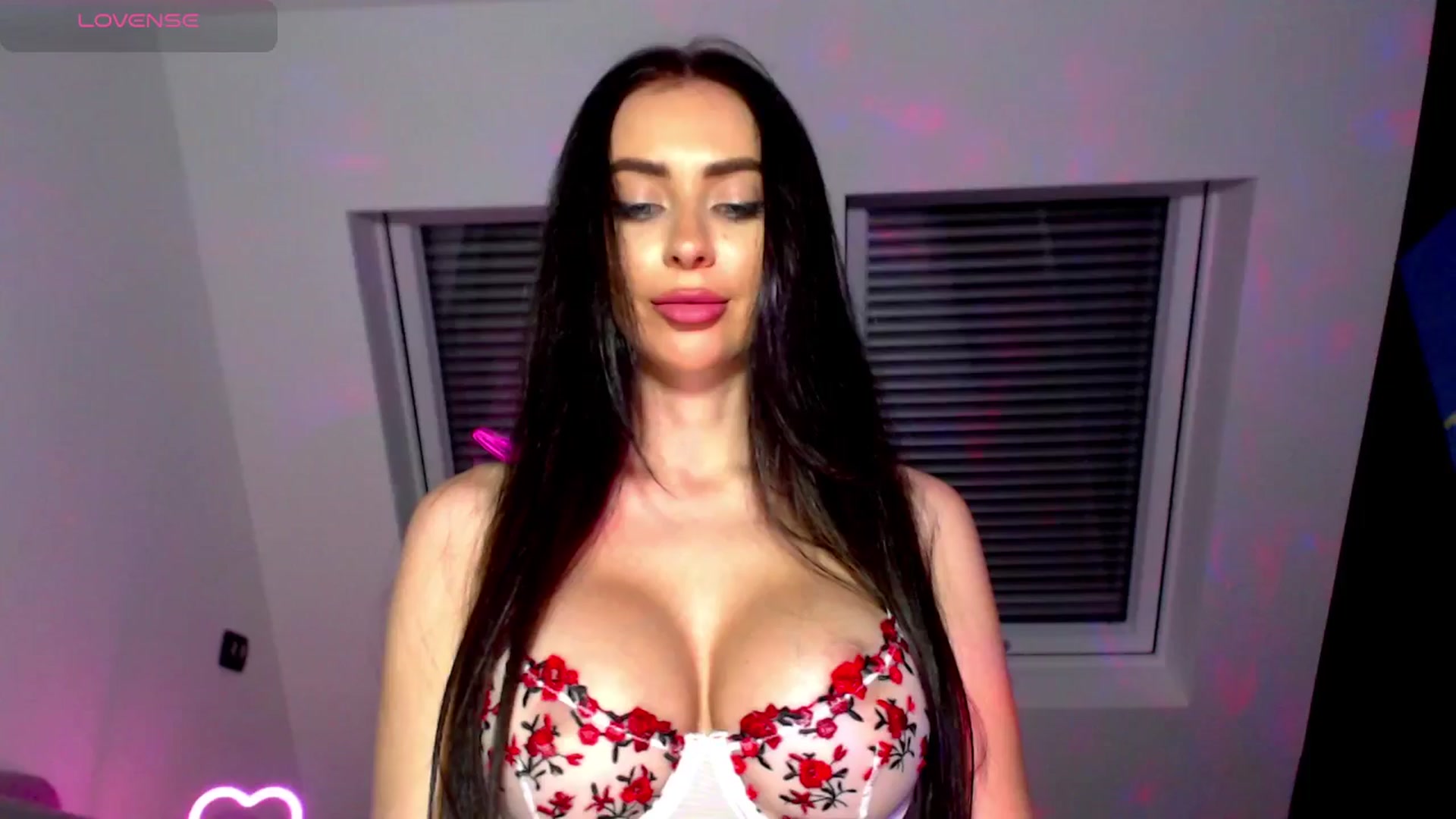 Gallery image thumbnail from AlliBday's myfreecams stream on, 03/26/2025, 16:33 image 13 of 20
