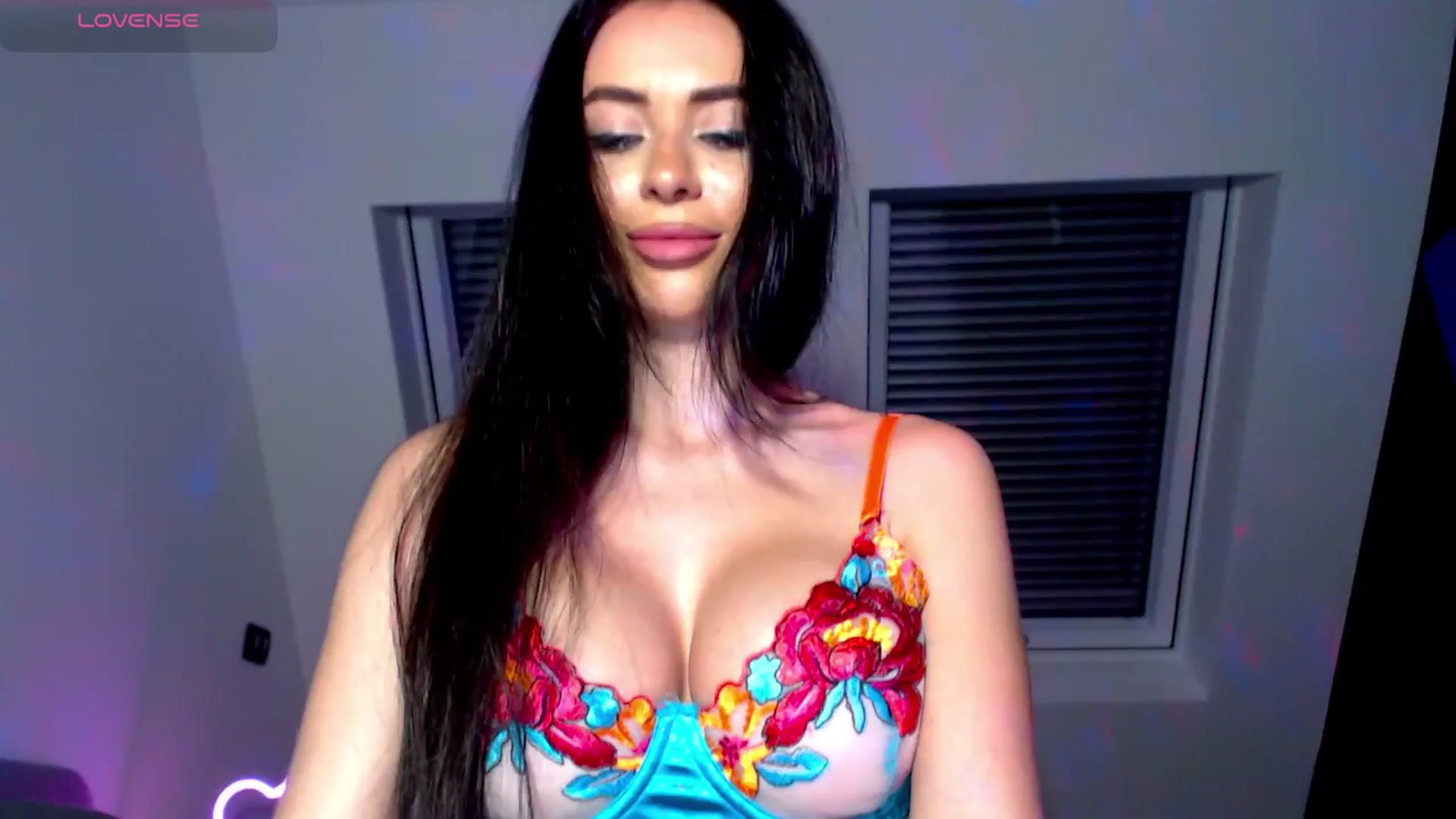Gallery image thumbnail from AlliBday's myfreecams stream on, 03/28/2025, 23:20 image 5 of 20