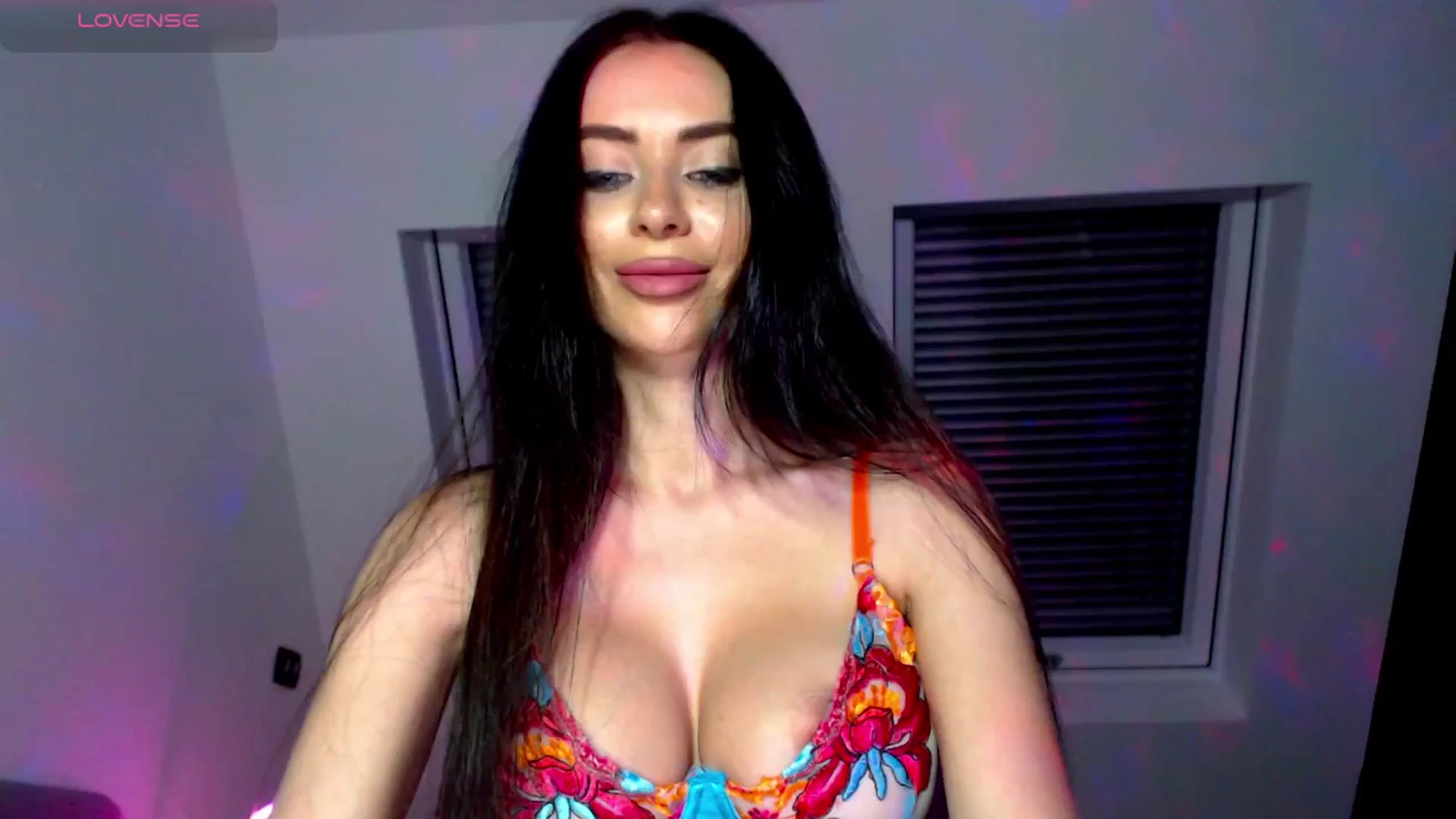 Gallery image thumbnail from AlliBday's myfreecams stream on, 03/29/2025, 01:14 image 6 of 20