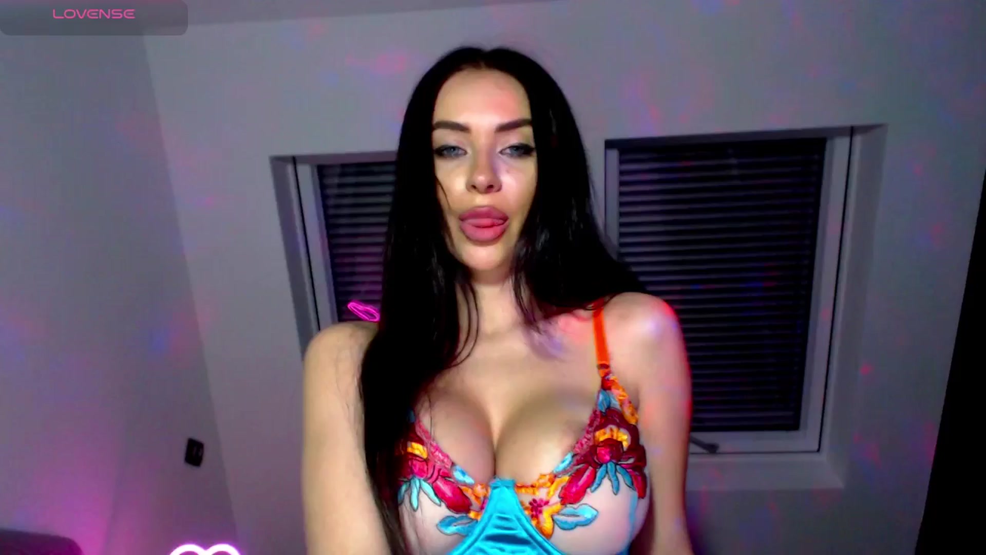 Gallery image thumbnail from AlliBday's myfreecams stream on, 03/29/2025, 01:14 image 4 of 20