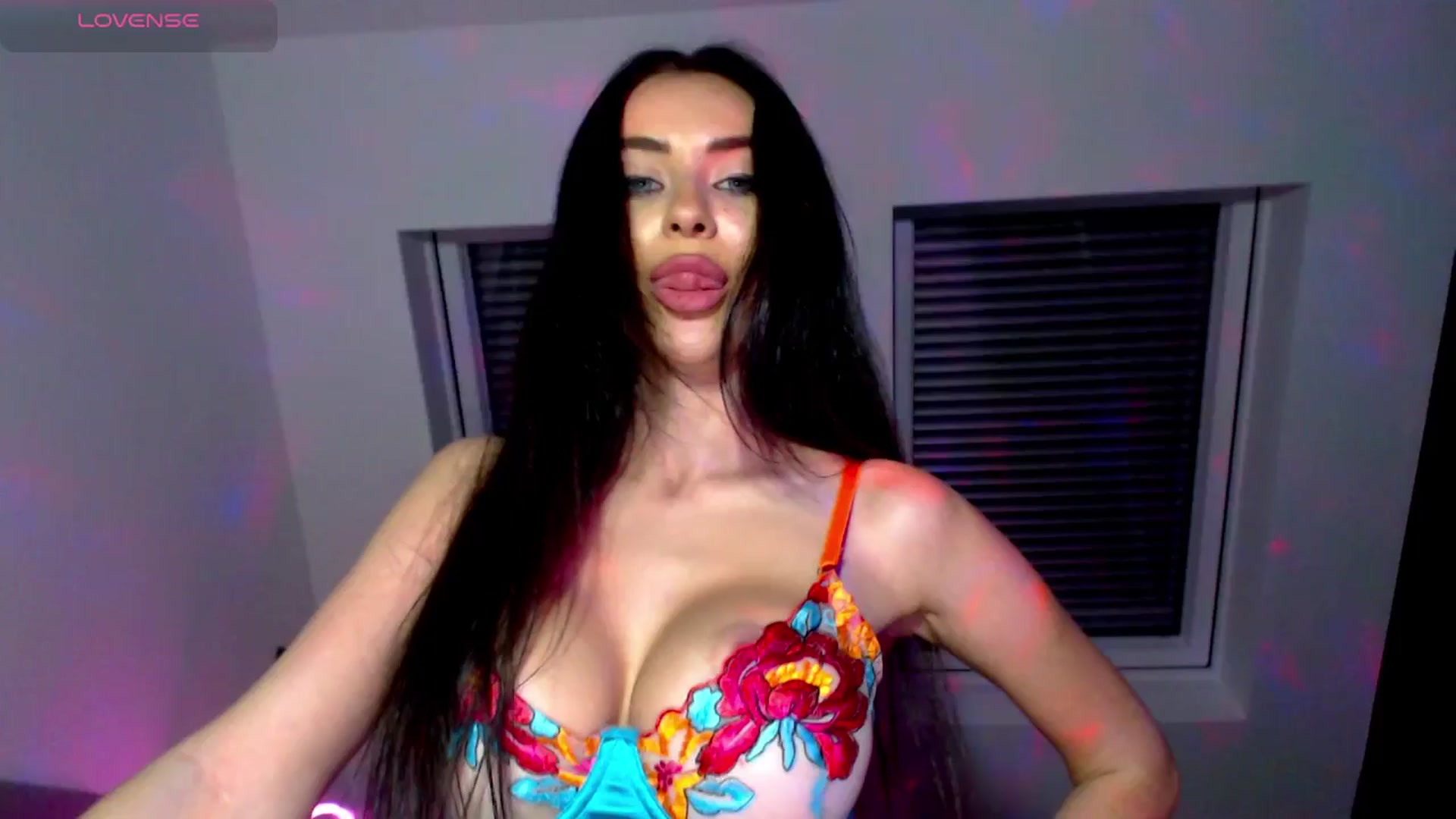 Gallery image thumbnail from AlliBday's myfreecams stream on, 03/29/2025, 01:14 image 15 of 20