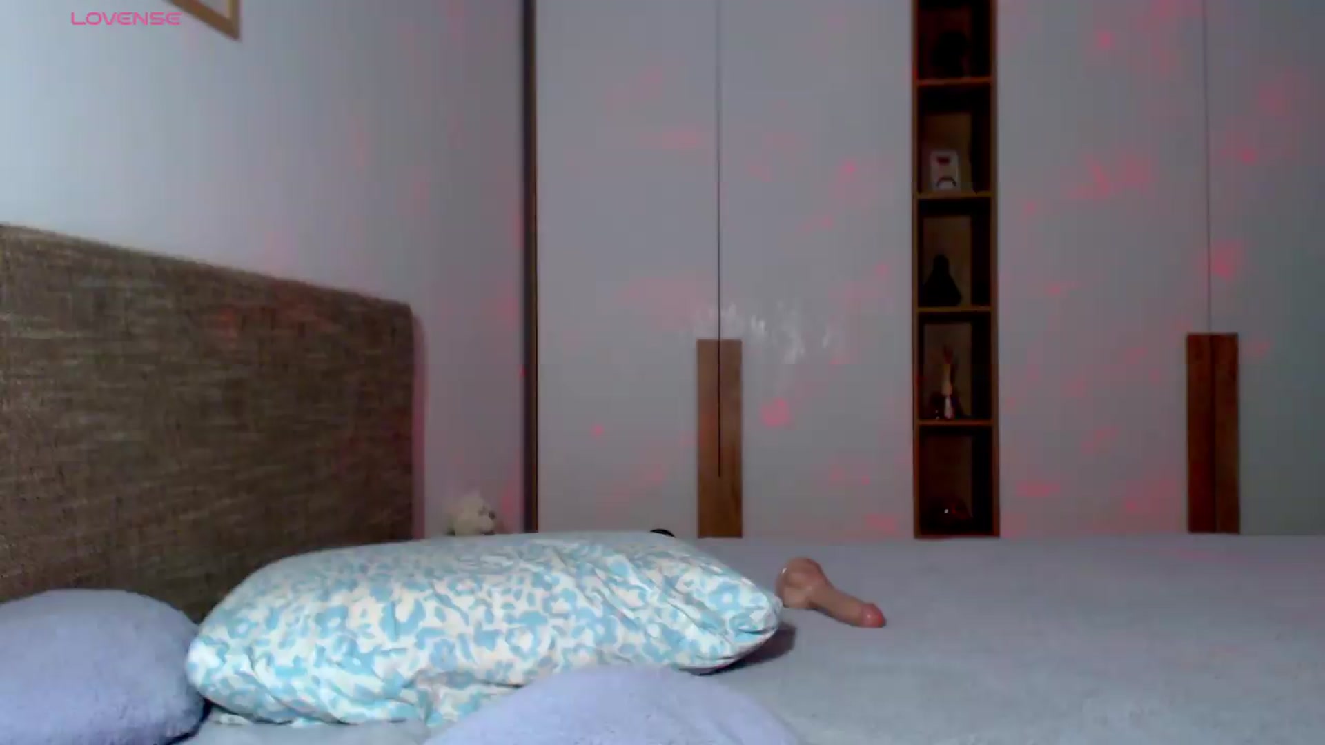 Gallery image thumbnail from Alli_'s myfreecams stream on, 06/18/2026, 20:00 image 10 of 20
