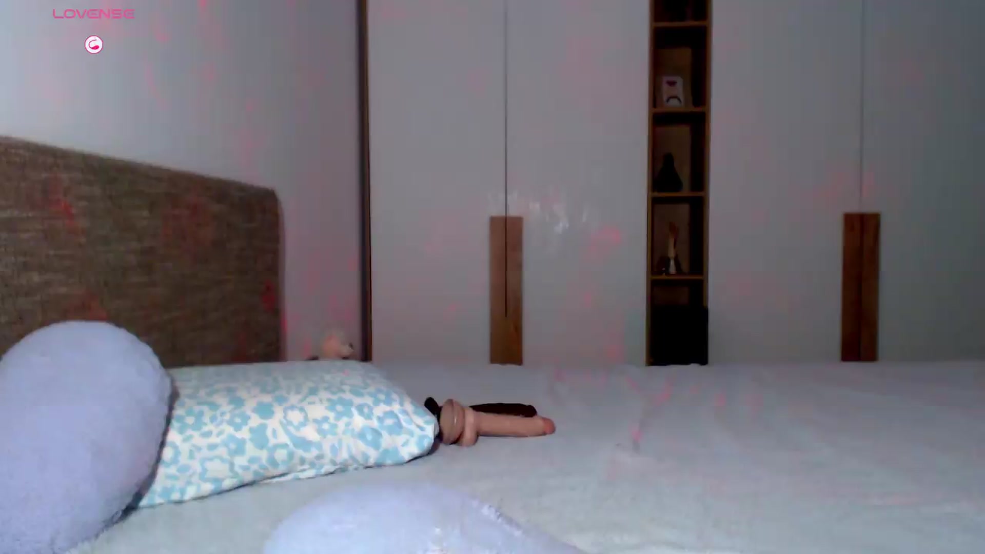 Gallery image thumbnail from Alli_'s myfreecams stream on, 07/30/2026, 18:46 image 1 of 20