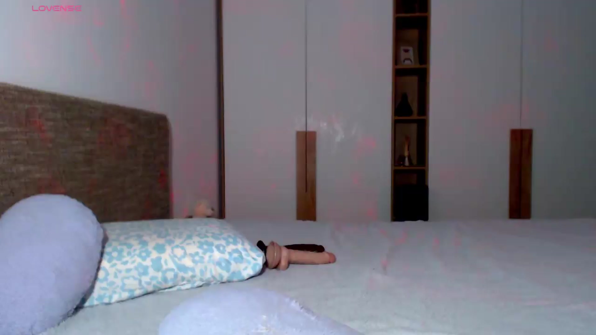 Gallery image thumbnail from Alli_'s myfreecams stream on, 07/30/2026, 18:46 image 2 of 20