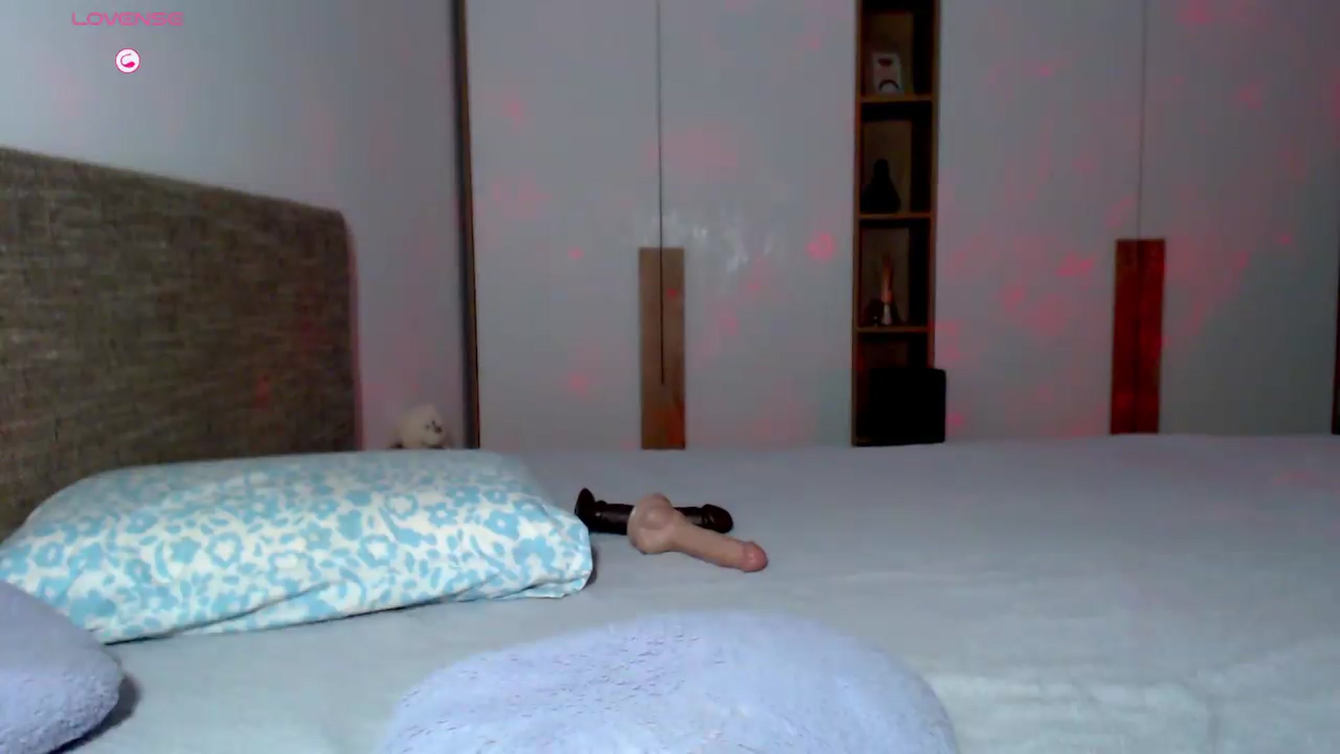 Gallery image thumbnail from Alli_'s myfreecams stream on, 08/07/2026, 17:29 image 9 of 20