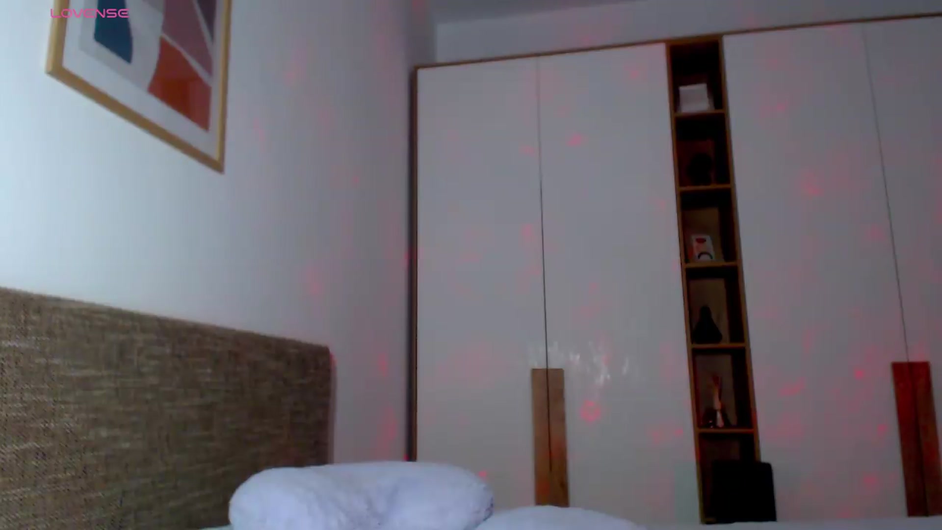 Gallery image thumbnail from Alli_'s myfreecams stream on, 08/12/2026, 17:13 image 3 of 20