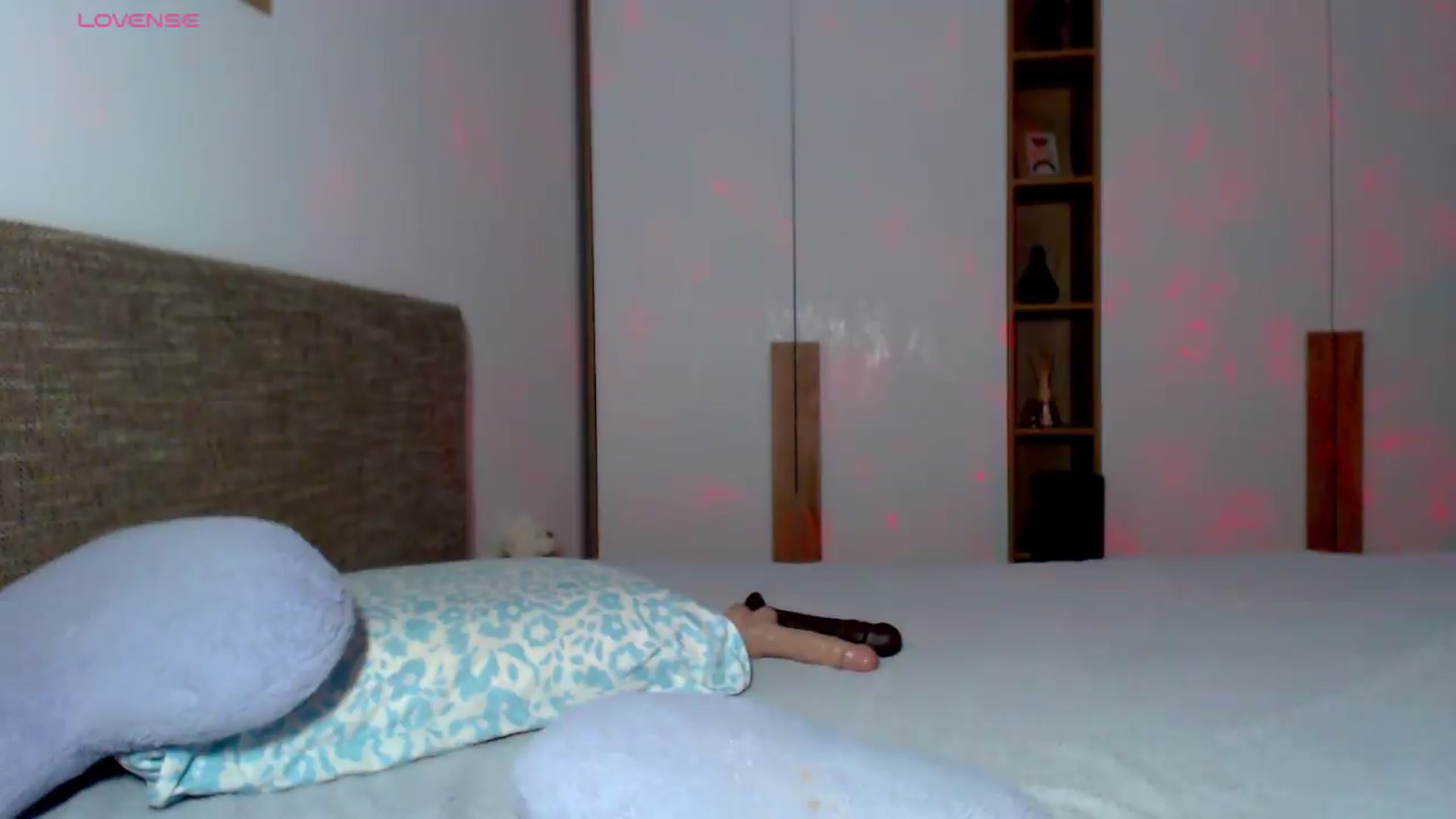 Gallery image thumbnail from Alli_'s myfreecams stream on, 08/15/2026, 13:56 image 17 of 20