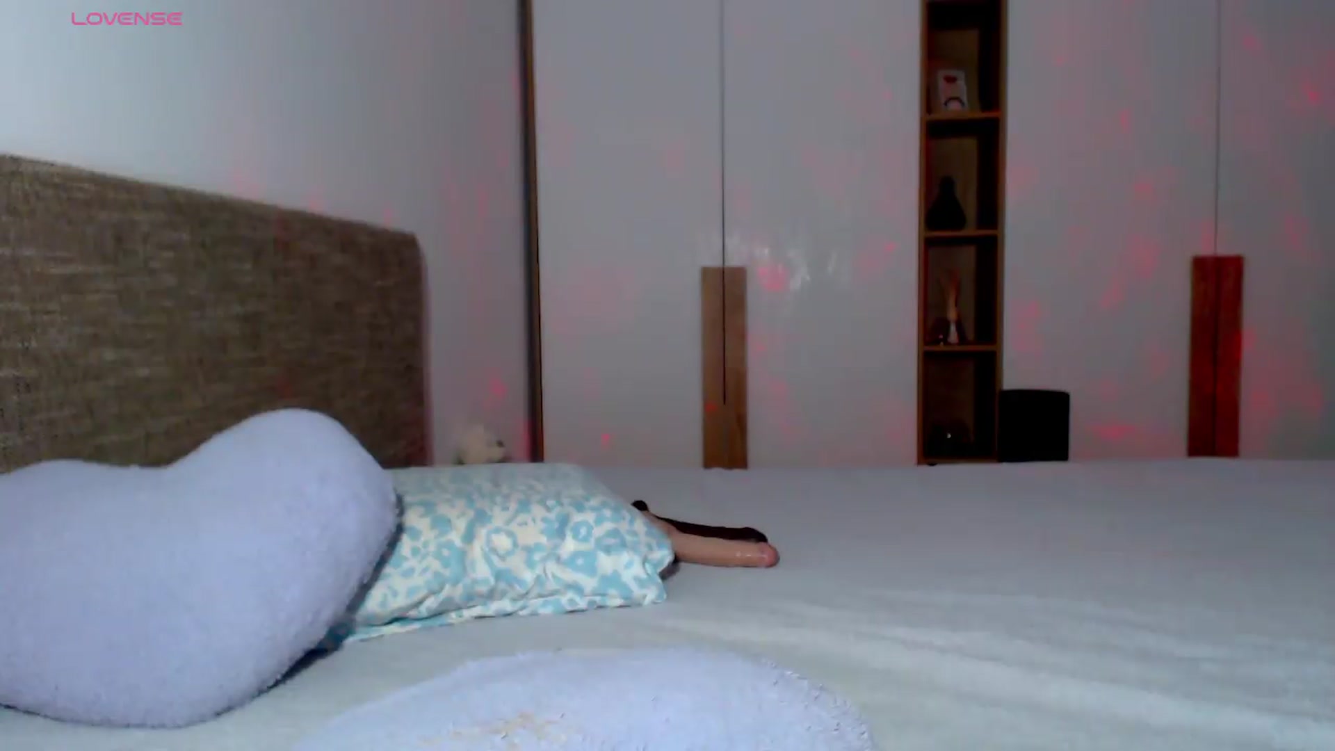 Gallery image thumbnail from Alli_'s myfreecams stream on, 08/19/2026, 13:55 image 9 of 20