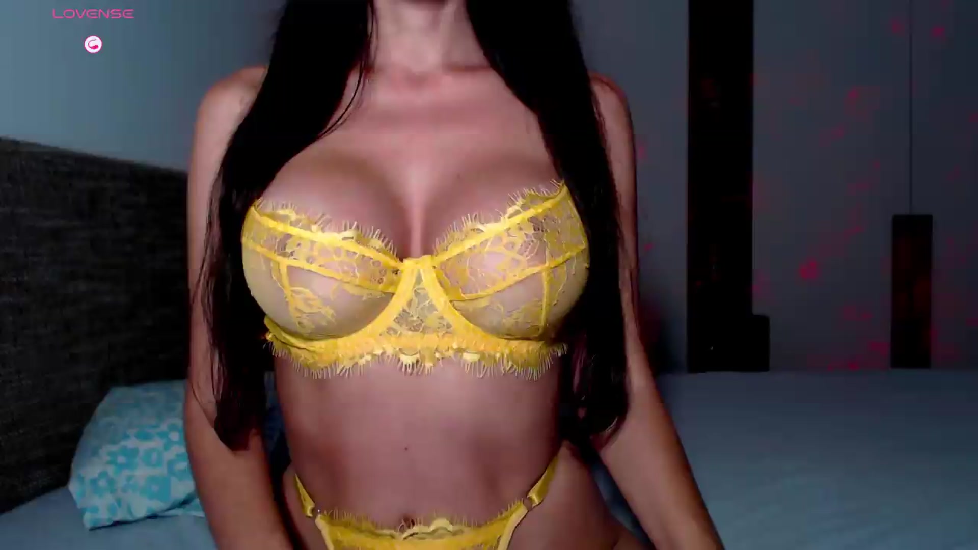 Gallery image thumbnail from Alli_'s myfreecams stream on, 08/19/2026, 15:51 image 9 of 20