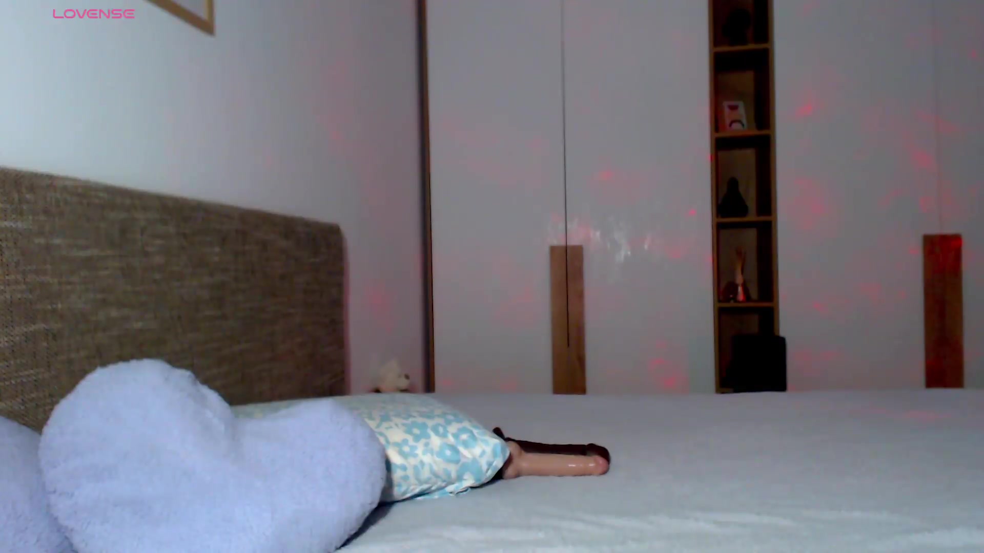 Gallery image thumbnail from Alli_'s myfreecams stream on, 08/26/2026, 18:22 image 12 of 20