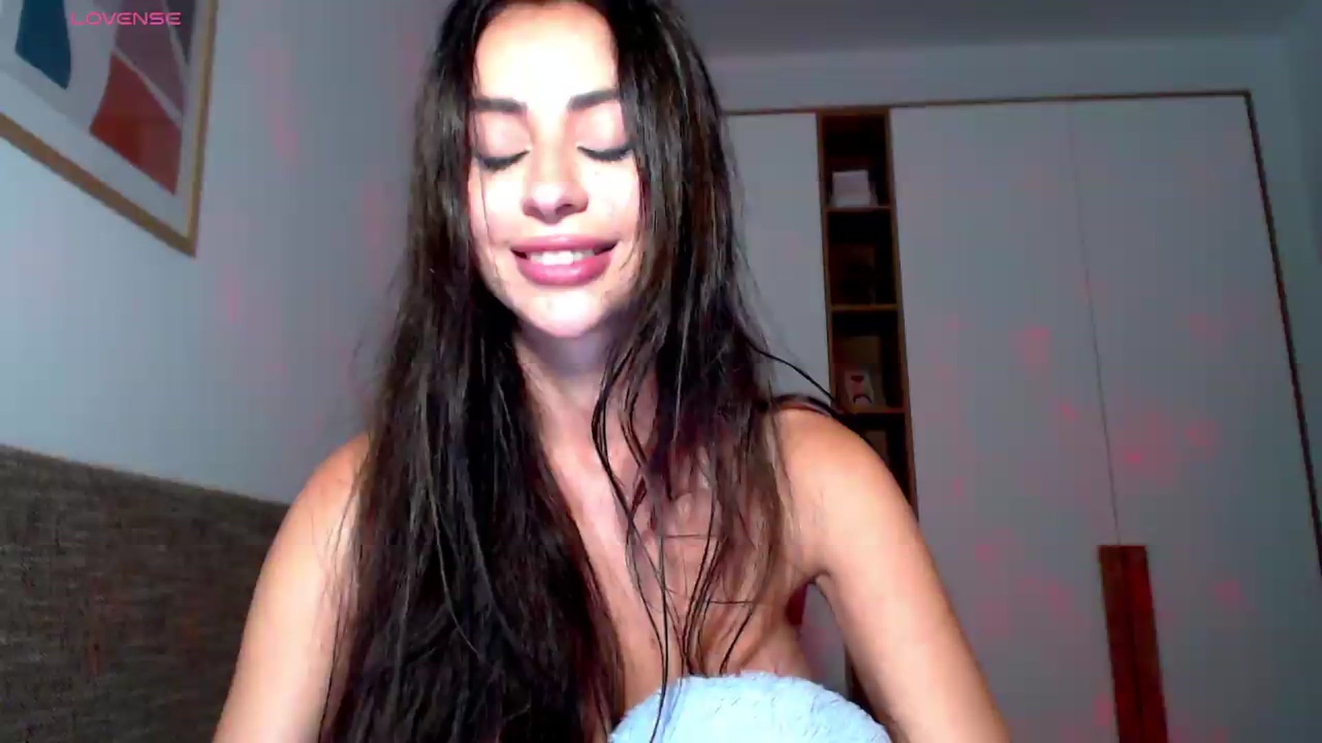 Gallery image thumbnail from Alli_'s myfreecams stream on, 08/28/2026, 19:12 image 6 of 20