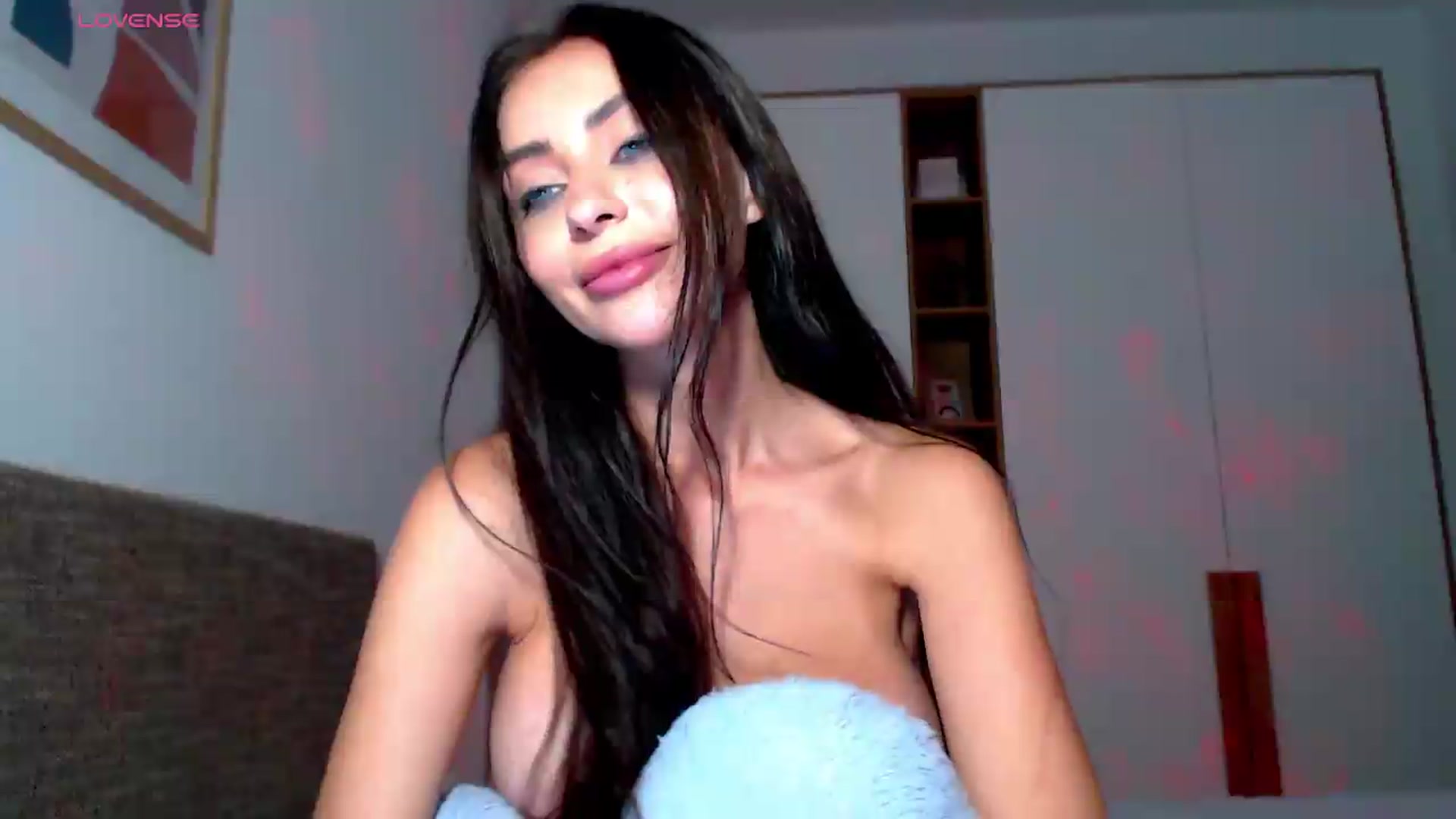 Gallery image thumbnail from Alli_'s myfreecams stream on, 08/28/2026, 19:12 image 17 of 20