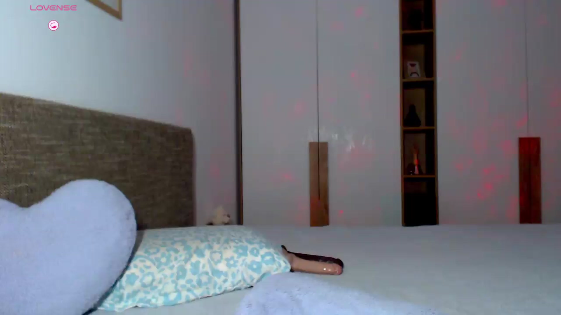Gallery image thumbnail from Alli_'s myfreecams stream on, 09/04/2026, 14:04 image 4 of 20
