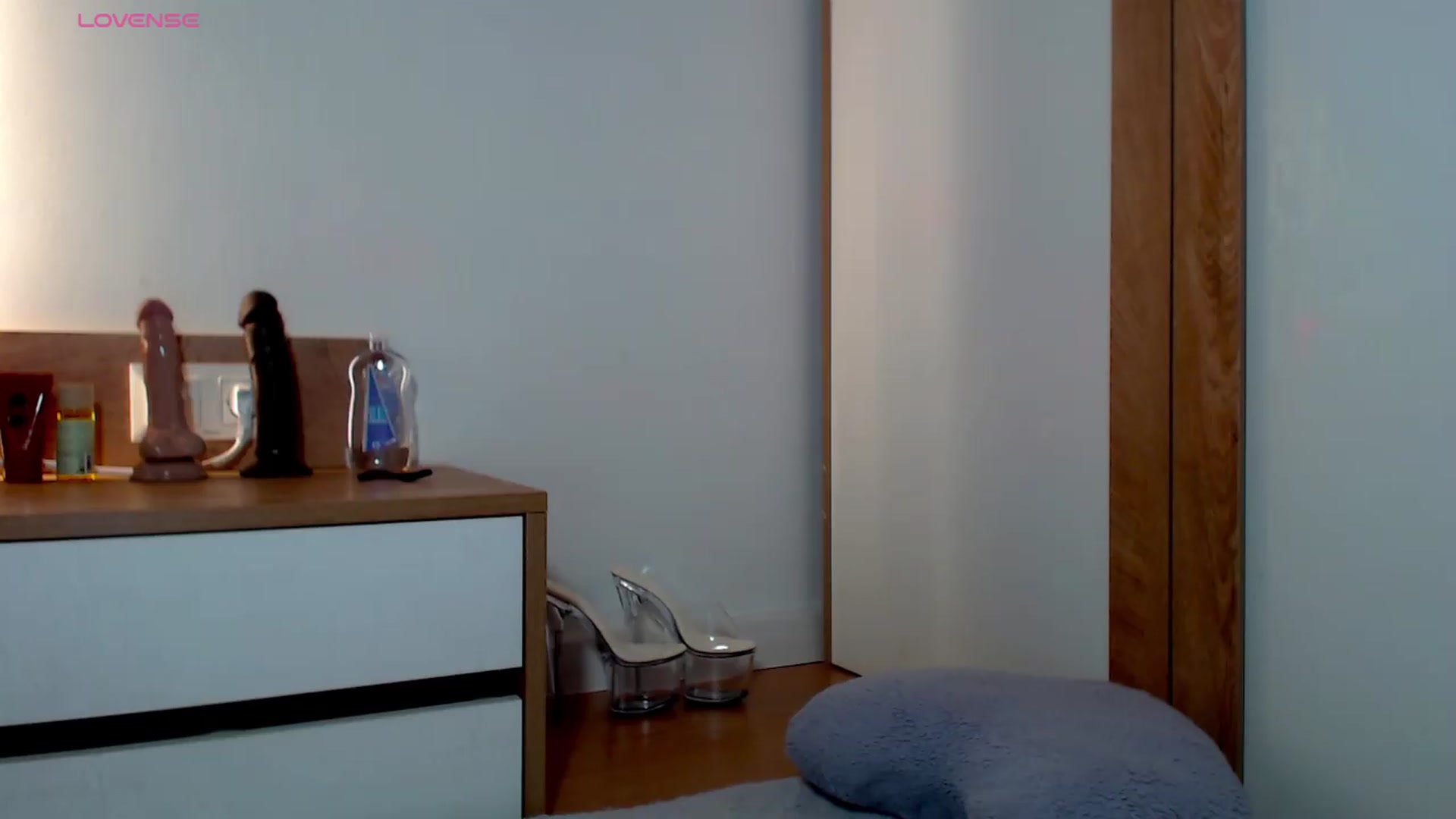 Gallery image thumbnail from Alli_'s myfreecams stream on, 09/17/2026, 17:08 image 3 of 20