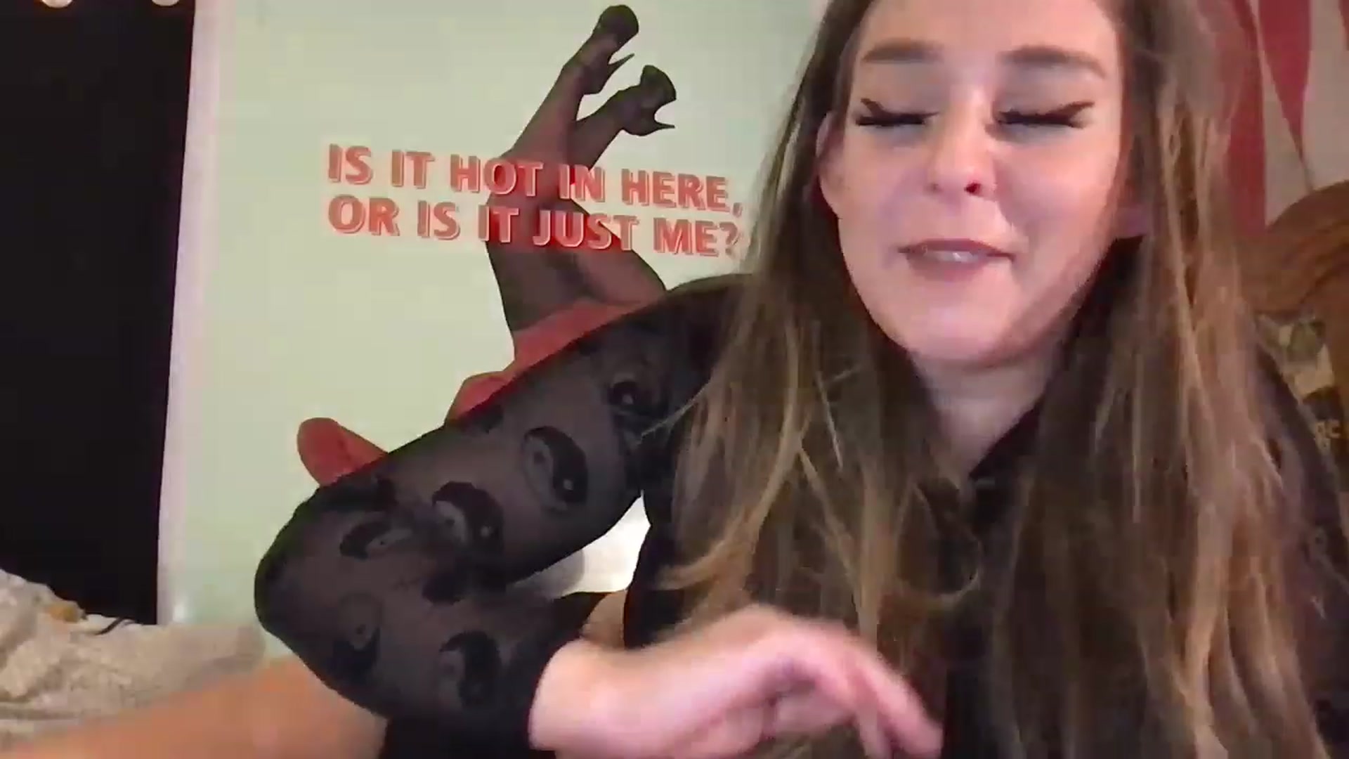 Gallery image thumbnail from Alli_Anderson's myfreecams stream on, 11/26/2022, 21:02 image 7 of 20