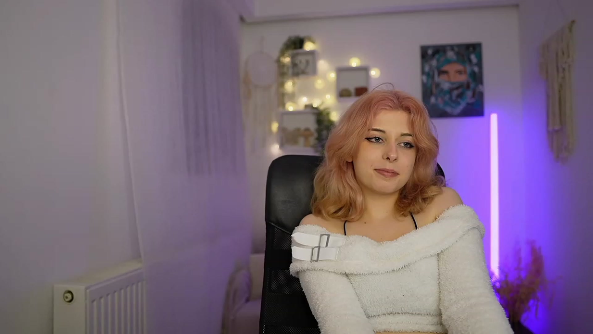 Gallery image thumbnail from Allice_Bong's myfreecams stream on, 02/20/2024, 20:22 image 6 of 20