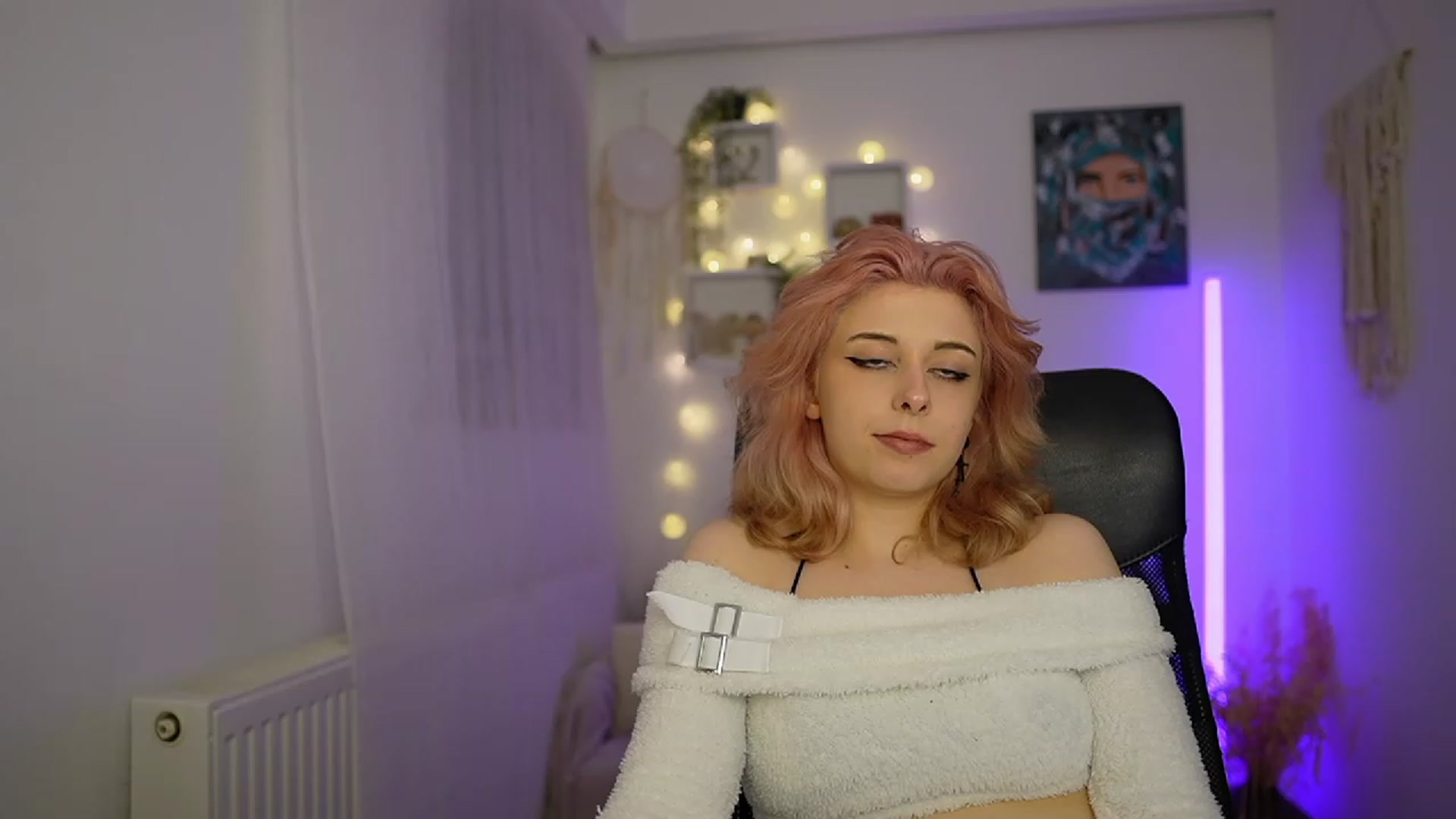 Gallery image thumbnail from Allice_Bong's myfreecams stream on, 02/20/2024, 20:22 image 10 of 20
