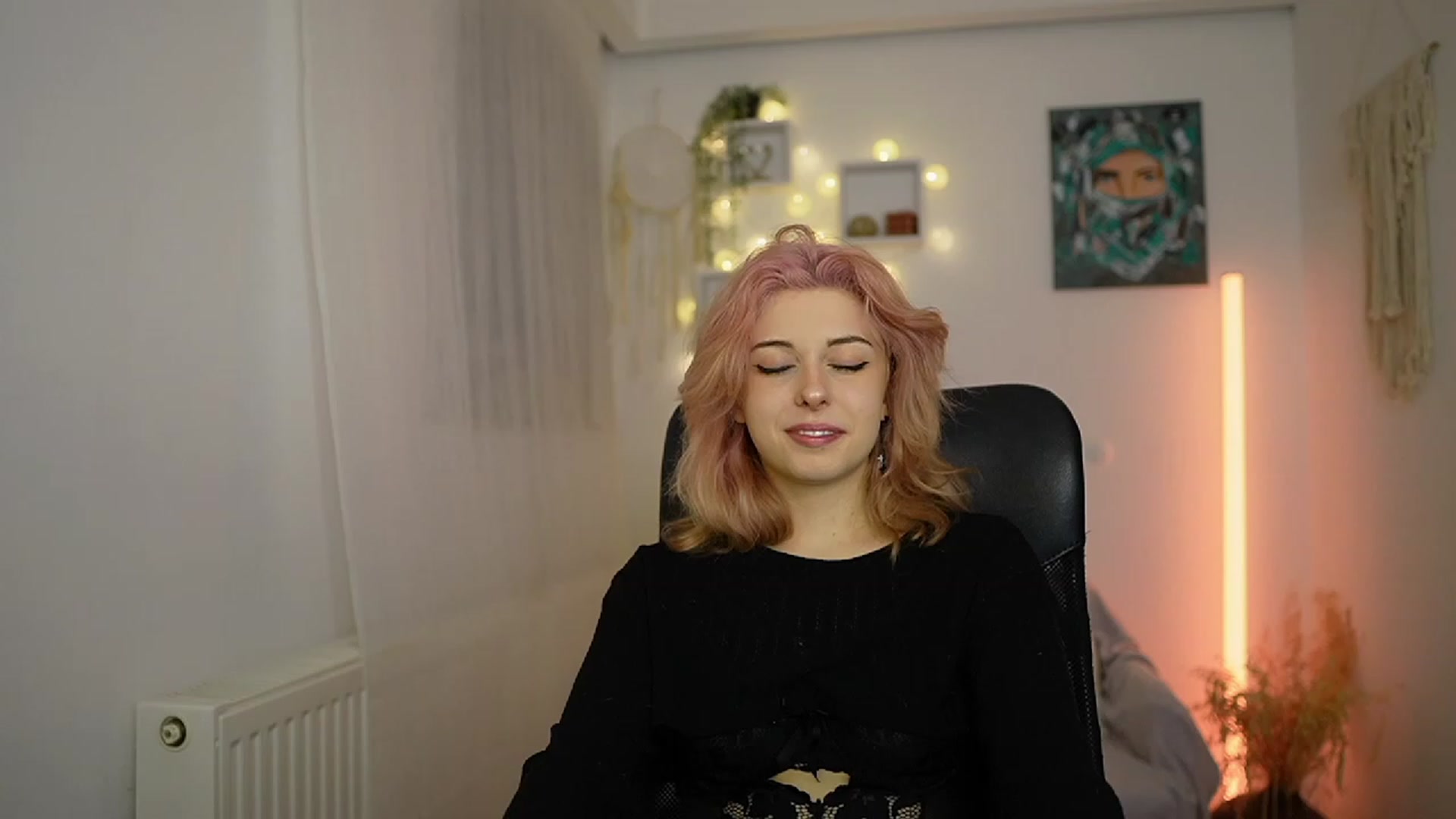 Gallery image thumbnail from Allice_Bong's myfreecams stream on, 02/21/2024, 19:48 image 2 of 20