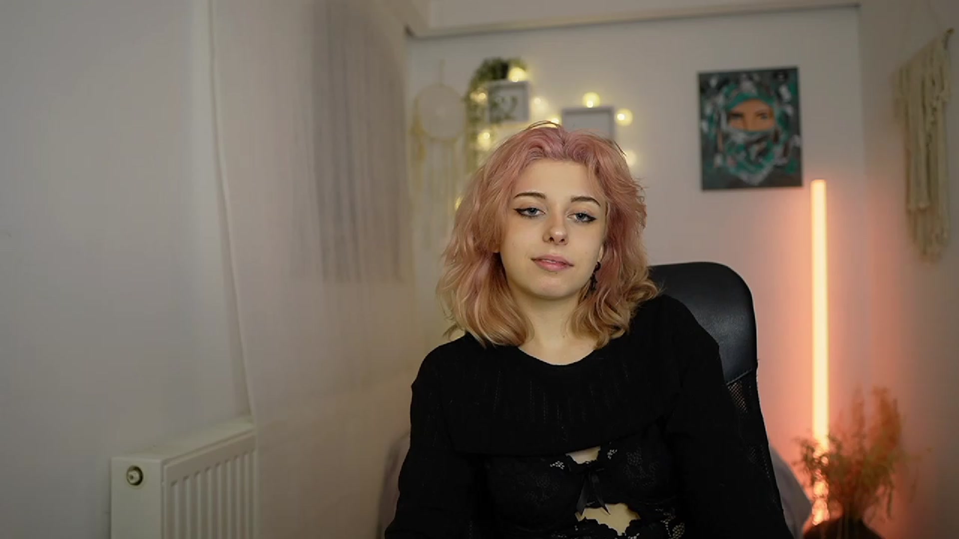 Gallery image thumbnail from Allice_Bong's myfreecams stream on, 02/21/2024, 22:56 image 4 of 20
