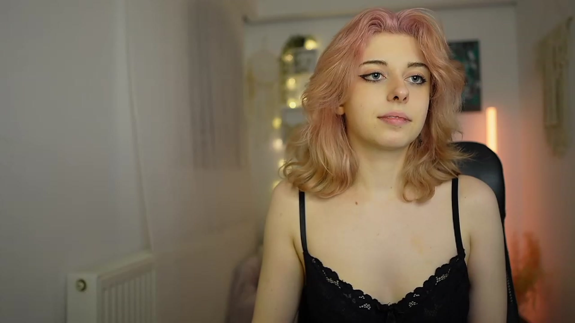 Gallery image thumbnail from Allice_Bong's myfreecams stream on, 02/21/2024, 22:56 image 20 of 20