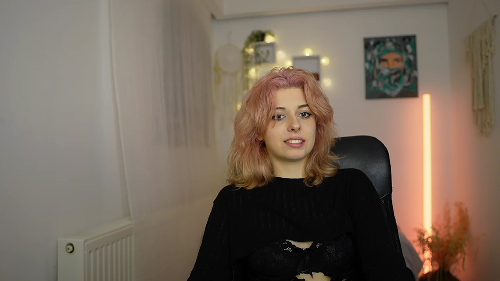 Gallery image thumbnail from Allice_Bong's myfreecams stream on, 02/21/2024, 22:56 image 14 of 20
