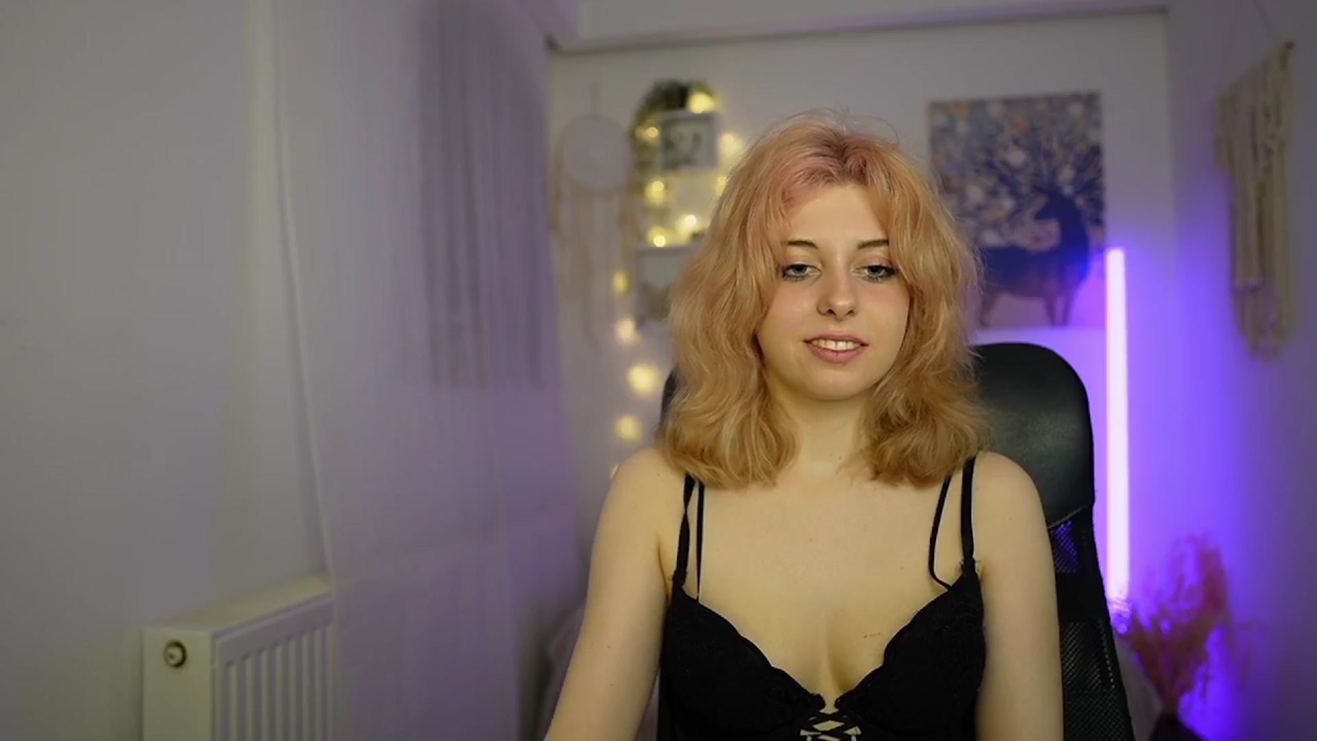 Gallery image thumbnail from Allice_Bong's myfreecams stream on, 02/27/2024, 20:33 image 14 of 20