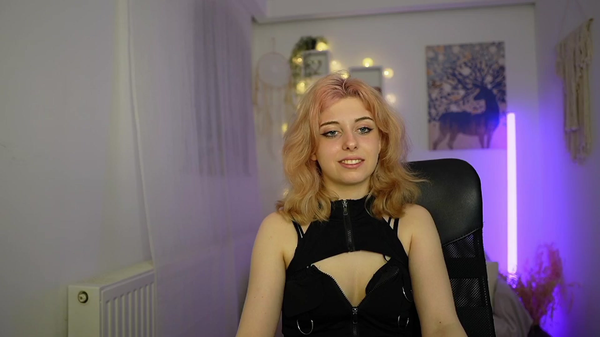 Gallery image thumbnail from Allice_Bong's myfreecams stream on, 02/27/2024, 23:12 image 7 of 20