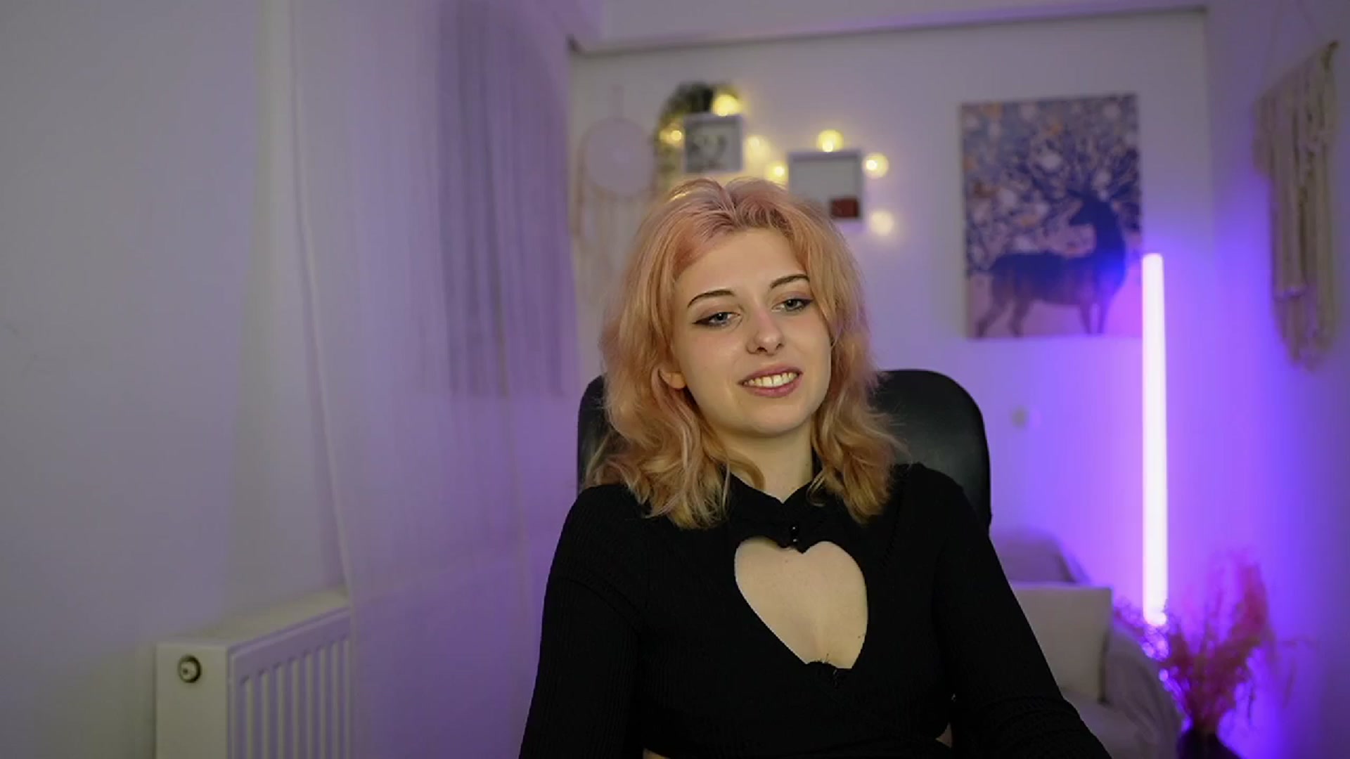 Gallery image thumbnail from Allice_Bong's myfreecams stream on, 02/28/2024, 20:40 image 3 of 20