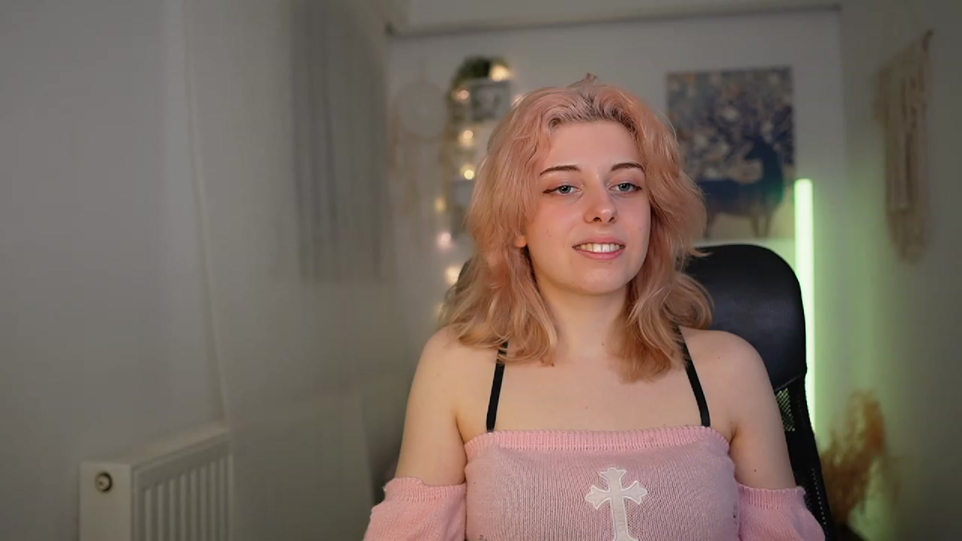 Gallery image thumbnail from Allice_Bong's myfreecams stream on, 03/04/2024, 20:54 image 20 of 20