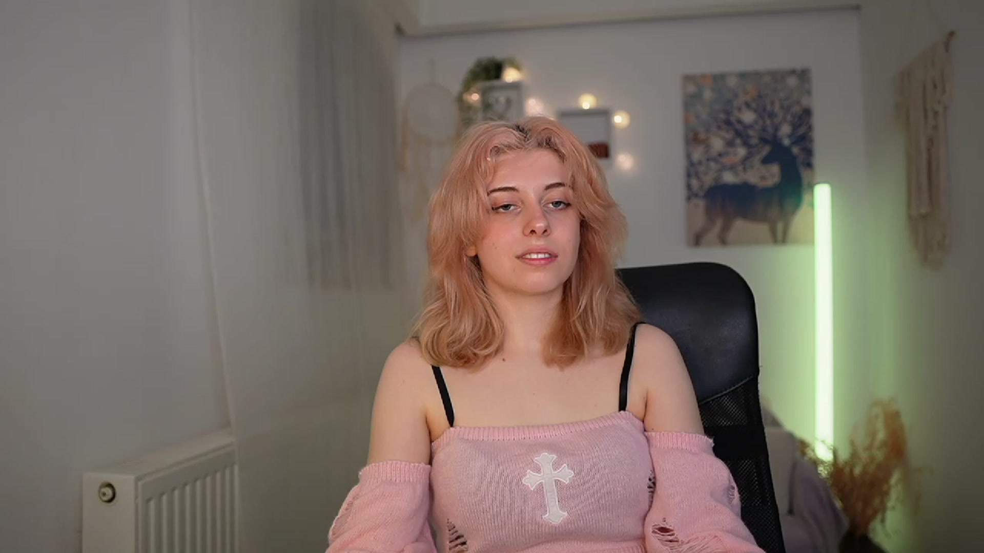 Gallery image thumbnail from Allice_Bong's myfreecams stream on, 03/04/2024, 20:54 image 8 of 20