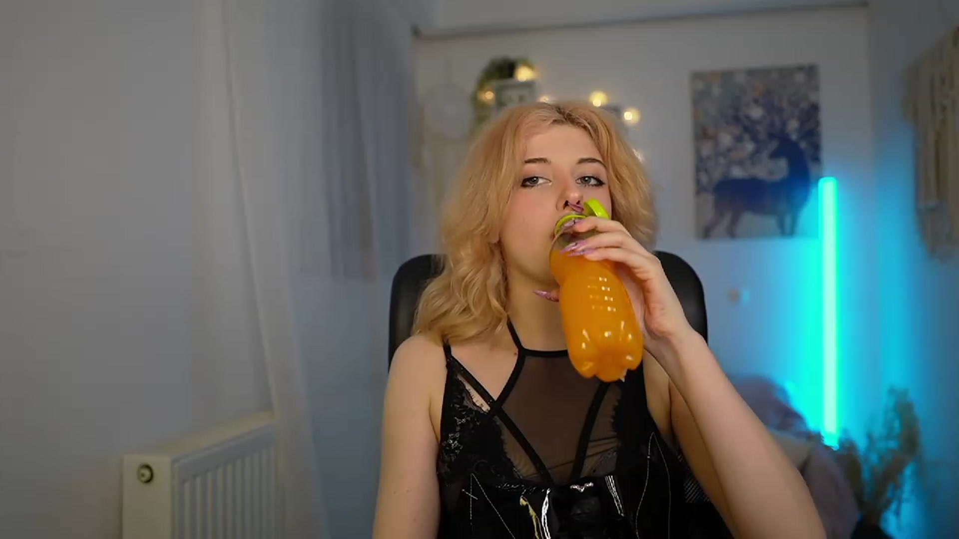 Gallery image thumbnail from Allice_Bong's myfreecams stream on, 03/07/2024, 20:31 image 16 of 20