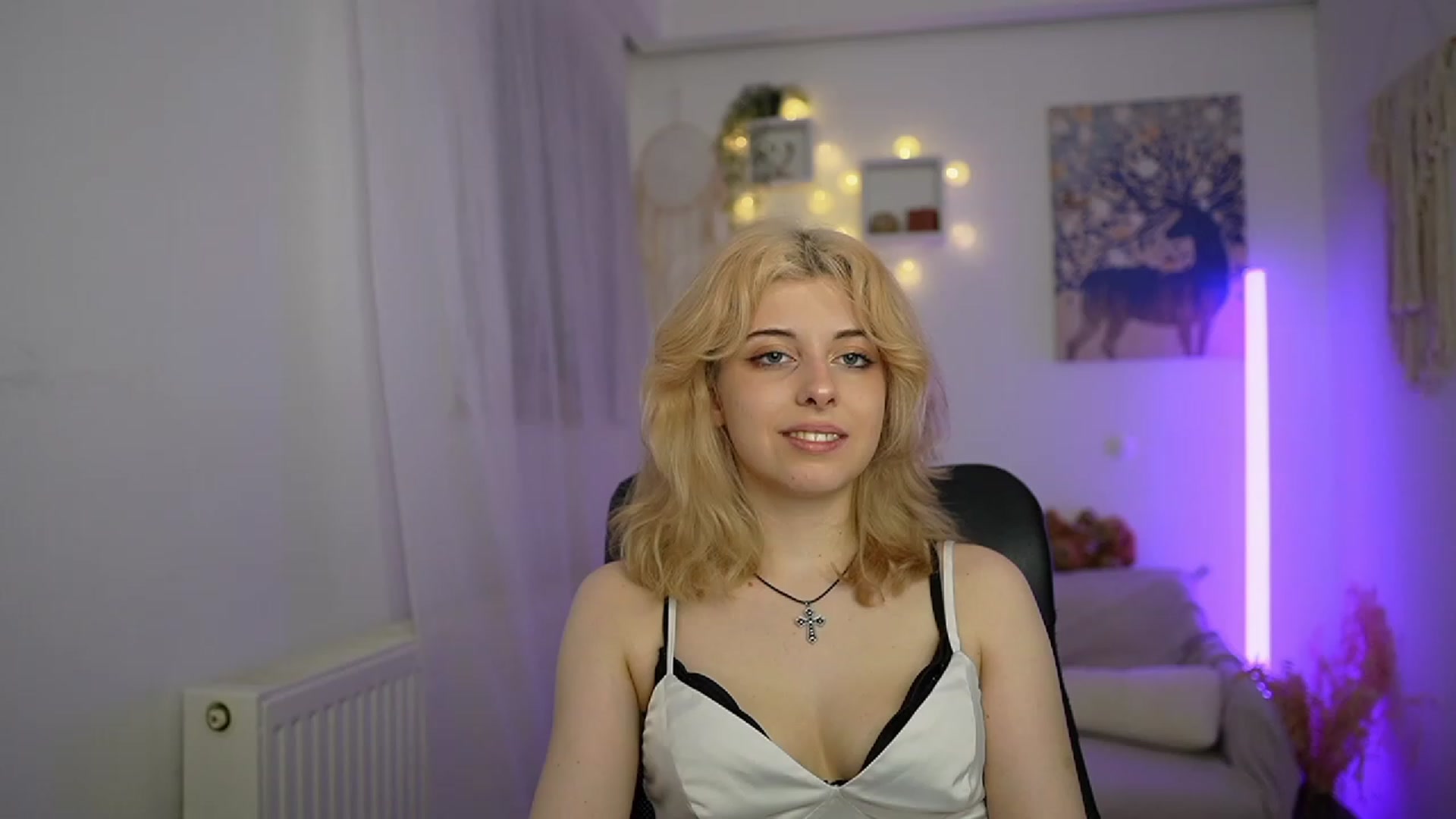 Gallery image thumbnail from Allice_Bong's myfreecams stream on, 03/10/2024, 21:31 image 17 of 20