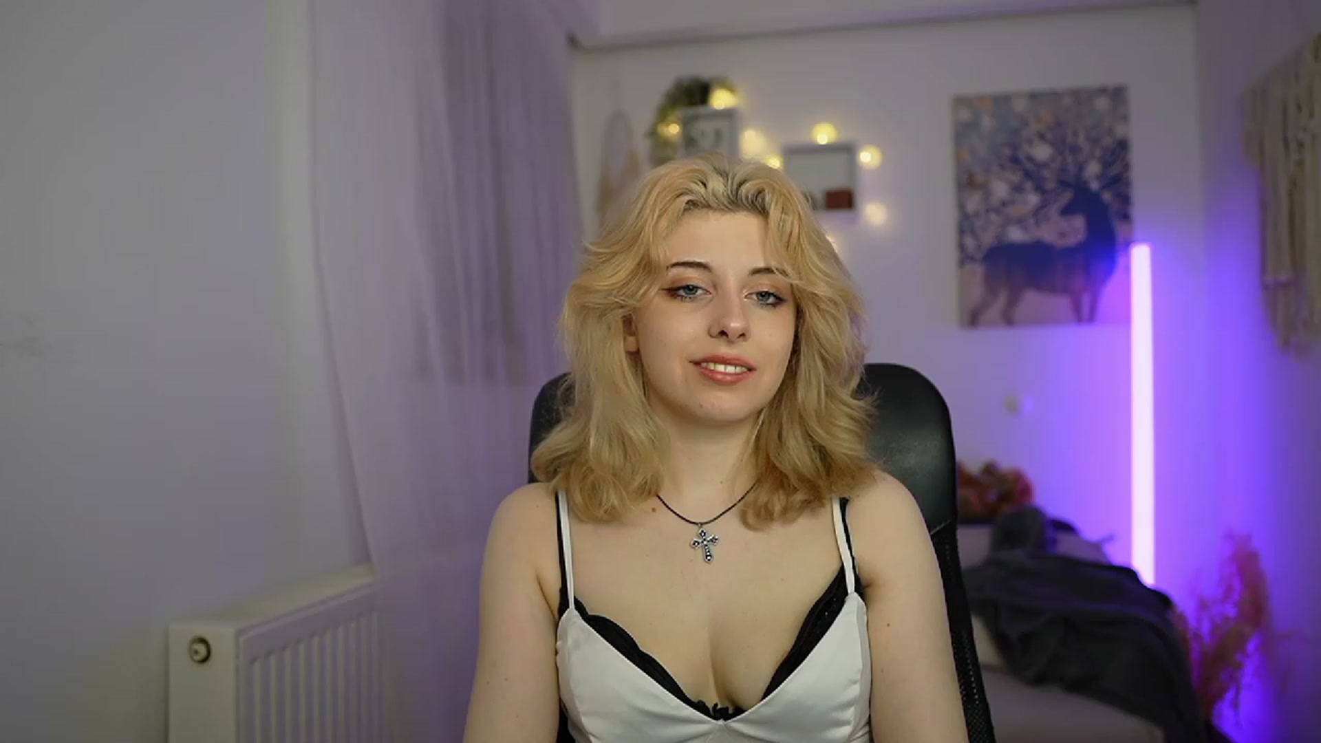 Gallery image thumbnail from Allice_Bong's myfreecams stream on, 03/10/2024, 22:50 image 6 of 20