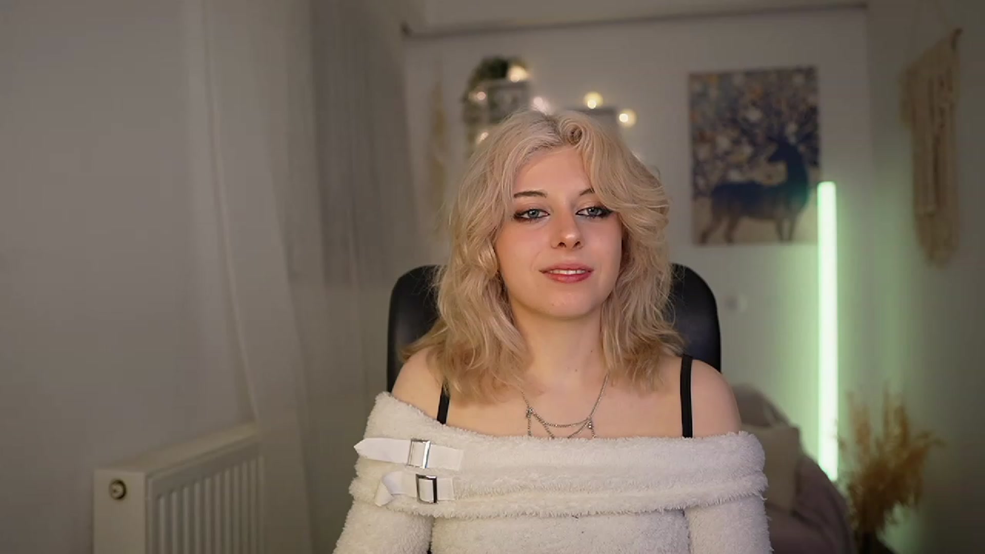 Gallery image thumbnail from Allice_Bong's myfreecams stream on, 03/12/2024, 20:44 image 3 of 20
