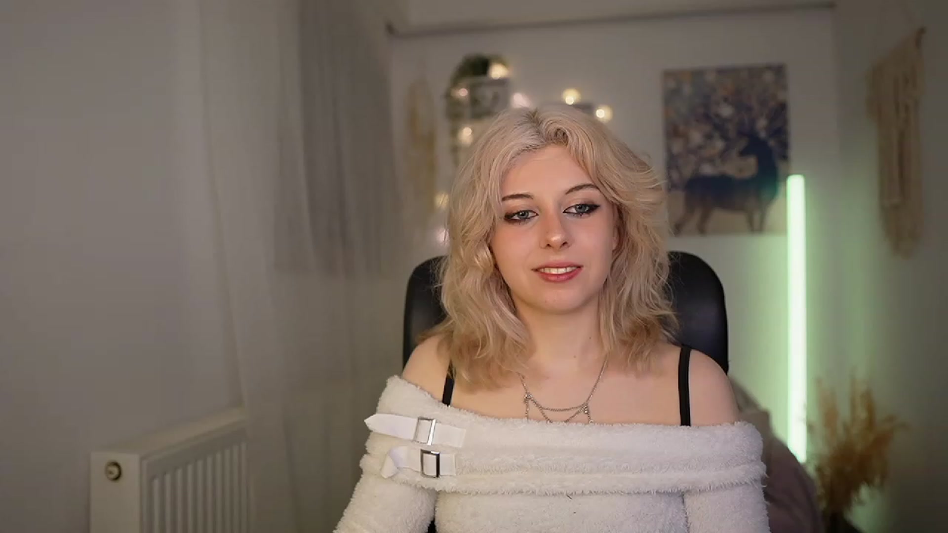 Gallery image thumbnail from Allice_Bong's myfreecams stream on, 03/12/2024, 20:44 image 4 of 20