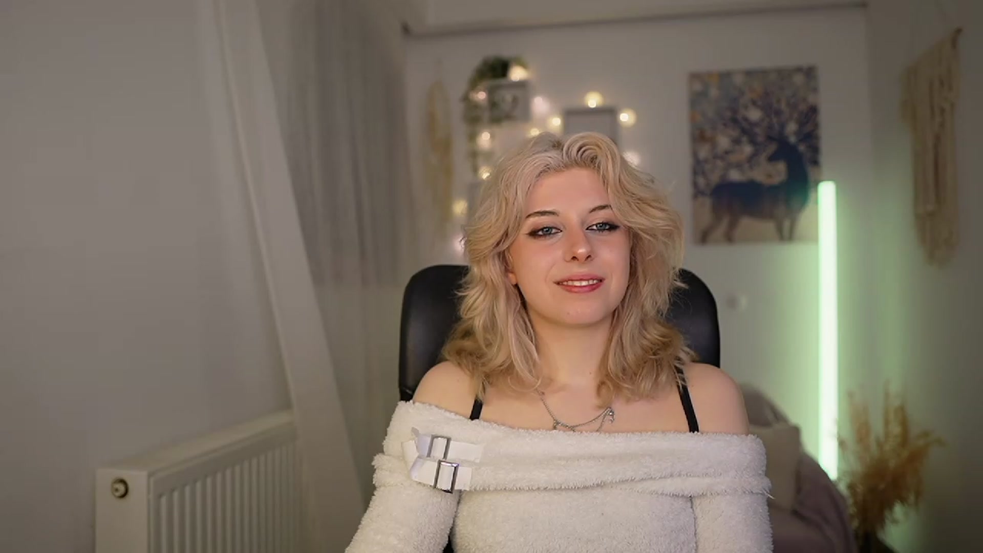 Gallery image thumbnail from Allice_Bong's myfreecams stream on, 03/12/2024, 20:44 image 16 of 20