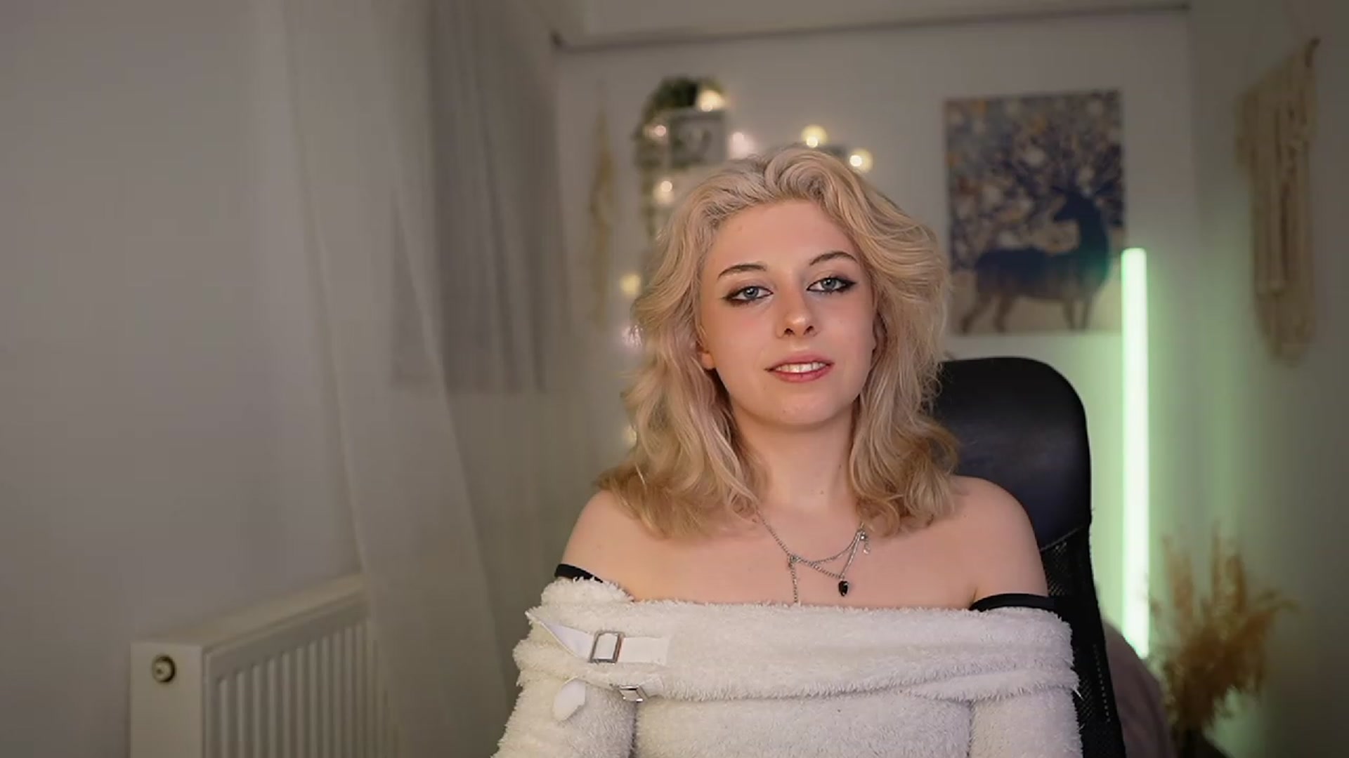 Gallery image thumbnail from Allice_Bong's myfreecams stream on, 03/12/2024, 20:44 image 20 of 20
