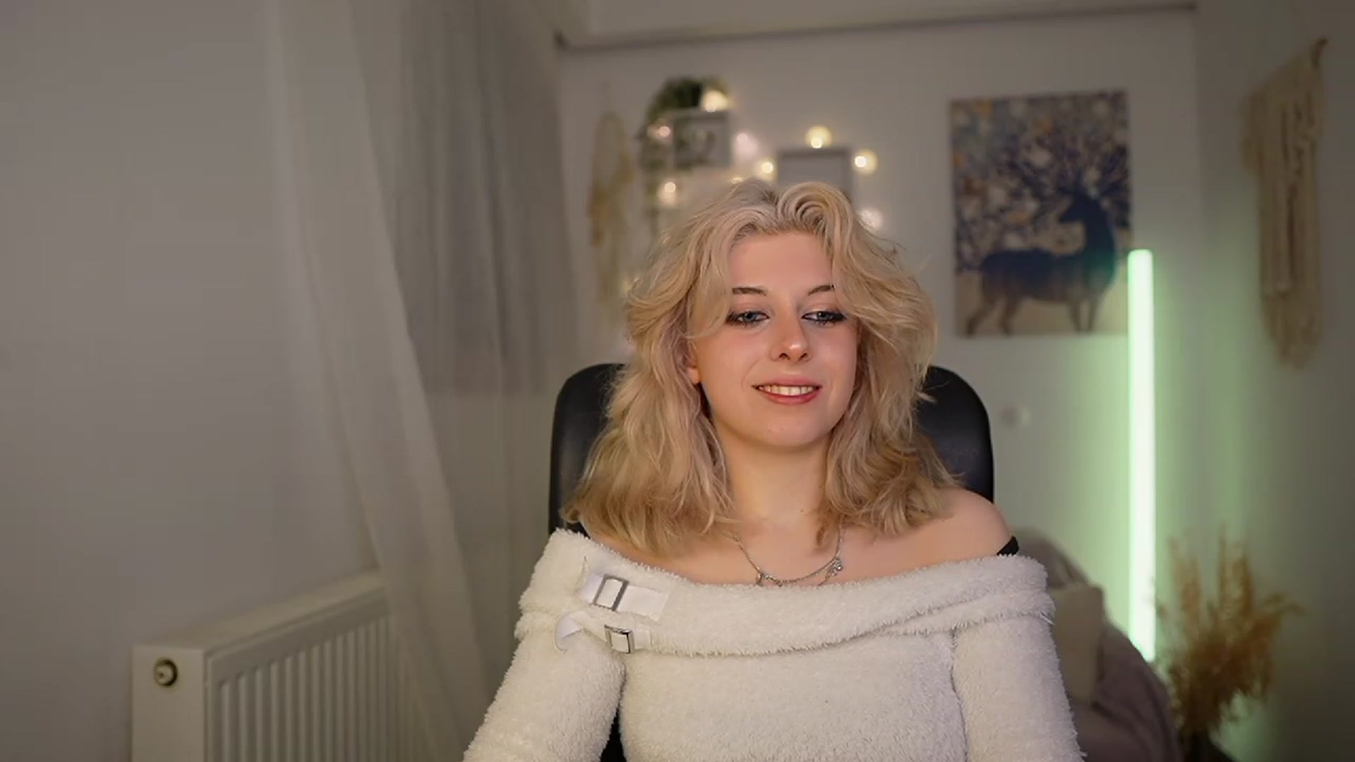Gallery image thumbnail from Allice_Bong's myfreecams stream on, 03/12/2024, 20:44 image 13 of 20